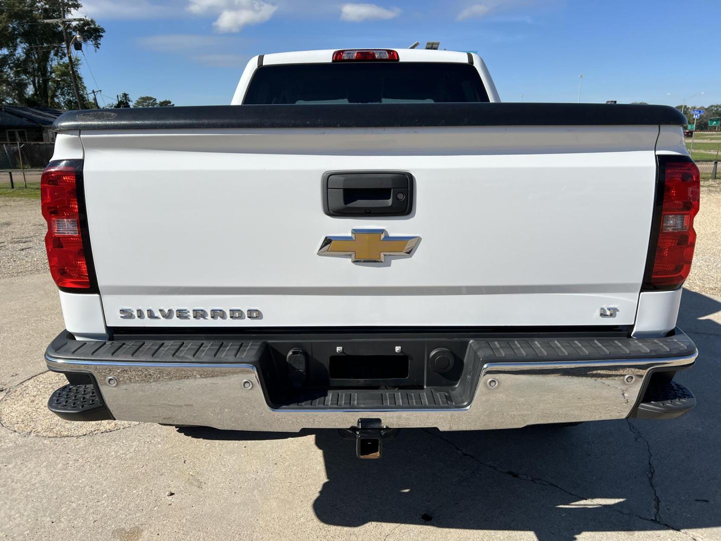 2017 White /Gray Chevrolet Silverado 1500 LT (3GCUKREC3HG) with an 5.3L V8 OHV 16V engine, 6-Speed Automatic transmission, located at 4520 Airline Hwy, Baton Rouge, LA, 70805, (225) 357-1497, 30.509325, -91.145432 - 2017 Chevy Silverado Crew Cab LT 4WD 5.3 V8 Gas, 172K Miles, Cloth Seats, Power Windows, Locks & Mirrors, Rear Camera, Cold A/C, Tow Pkg. FOR INFO PLEASE CONTACT JEFF AT 225-413-0981 CHECK OUT OUR A+ RATING WITH THE BETTER BUSINESS BUREAU WE HAVE BEEN A FAMILY OWNED AND OPERATED BUSINESS AT THE SAME - Photo#6