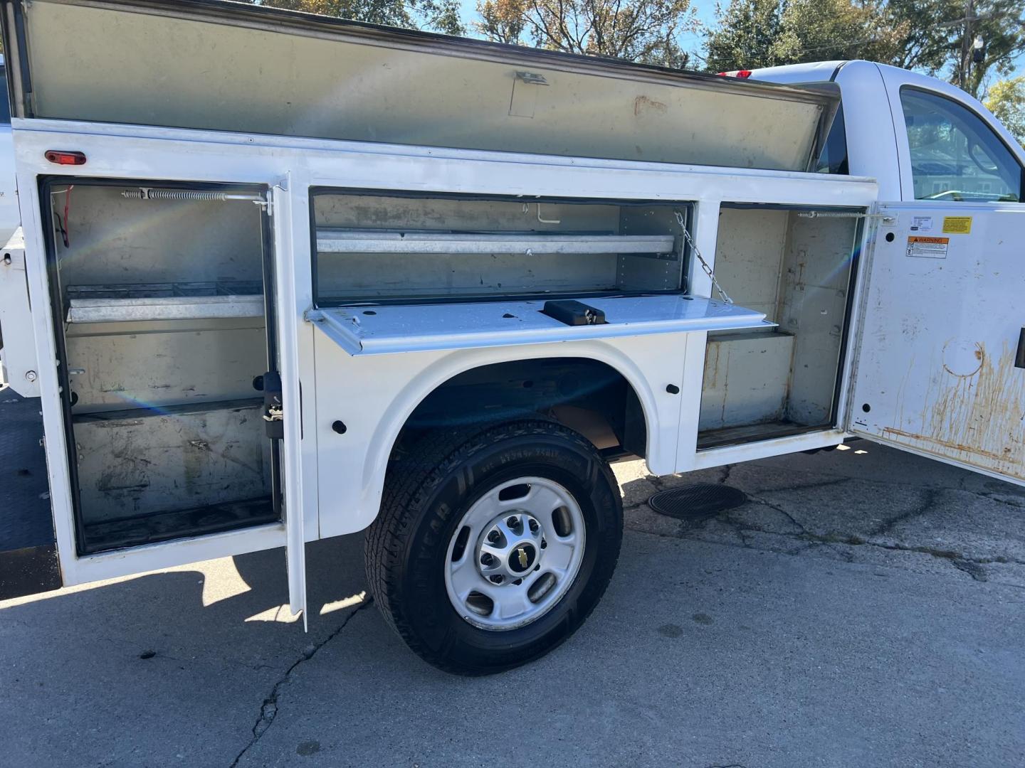 2014 White /Gray Chevrolet Silverado 2500HD Work Truck (1GB0CVCG6EF) with an 6.0L V8 engine, 6-Speed Automatic transmission, located at 4520 Airline Hwy, Baton Rouge, LA, 70805, (225) 357-1497, 30.509325, -91.145432 - 2014 Chevy Silverado 2500HD Reg Cab With Knapheide Service Bed, 6.0 V8 Gas, 161K Miles, Cold A/C, Power Locks, Spray In Bedliner, Tow Pkg. FOR INFO PLEASE CONTACT JEFF AT 225-413-0981 CHECK OUT OUR A+ RATING WITH THE BETTER BUSINESS BUREAU WE HAVE BEEN A FAMILY OWNED AND OPERATED BUSINESS AT THE SAM - Photo#8