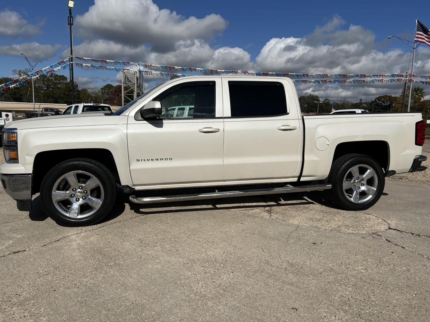 2014 White /Tan Chevrolet Silverado 1500 1LT (3GCPCRECXEG) with an 5.3 V8 Gas engine, 6-Speed Automatic transmission, located at 4520 Airline Hwy, Baton Rouge, LA, 70805, (225) 357-1497, 30.509325, -91.145432 - 2014 Chevy Silverado Crew Cab LT 5.3 V8 Gas, 122K Miles, Power Windows, Locks, Seats & Mirrors, Cold A/C, 20" Factory Rims, Tow Pkg. FOR INFO PLEASE CONTACT JEFF AT 225-413-0981 CHECK OUT OUR A+ RATING WITH THE BETTER BUSINESS BUREAU WE HAVE BEEN A FAMILY OWNED AND OPERATED BUSINESS AT THE SAME LO - Photo#1