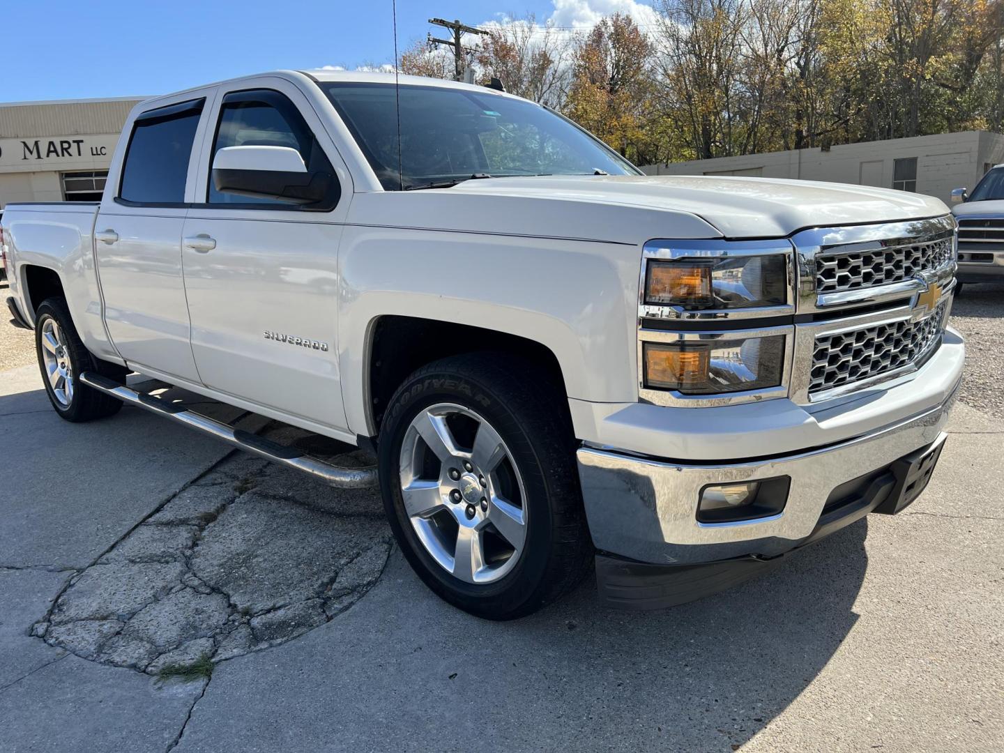 2014 White /Tan Chevrolet Silverado 1500 1LT (3GCPCRECXEG) with an 5.3 V8 Gas engine, 6-Speed Automatic transmission, located at 4520 Airline Hwy, Baton Rouge, LA, 70805, (225) 357-1497, 30.509325, -91.145432 - 2014 Chevy Silverado Crew Cab LT 5.3 V8 Gas, 122K Miles, Power Windows, Locks, Seats & Mirrors, Cold A/C, 20" Factory Rims, Tow Pkg. FOR INFO PLEASE CONTACT JEFF AT 225-413-0981 CHECK OUT OUR A+ RATING WITH THE BETTER BUSINESS BUREAU WE HAVE BEEN A FAMILY OWNED AND OPERATED BUSINESS AT THE SAME LO - Photo#3