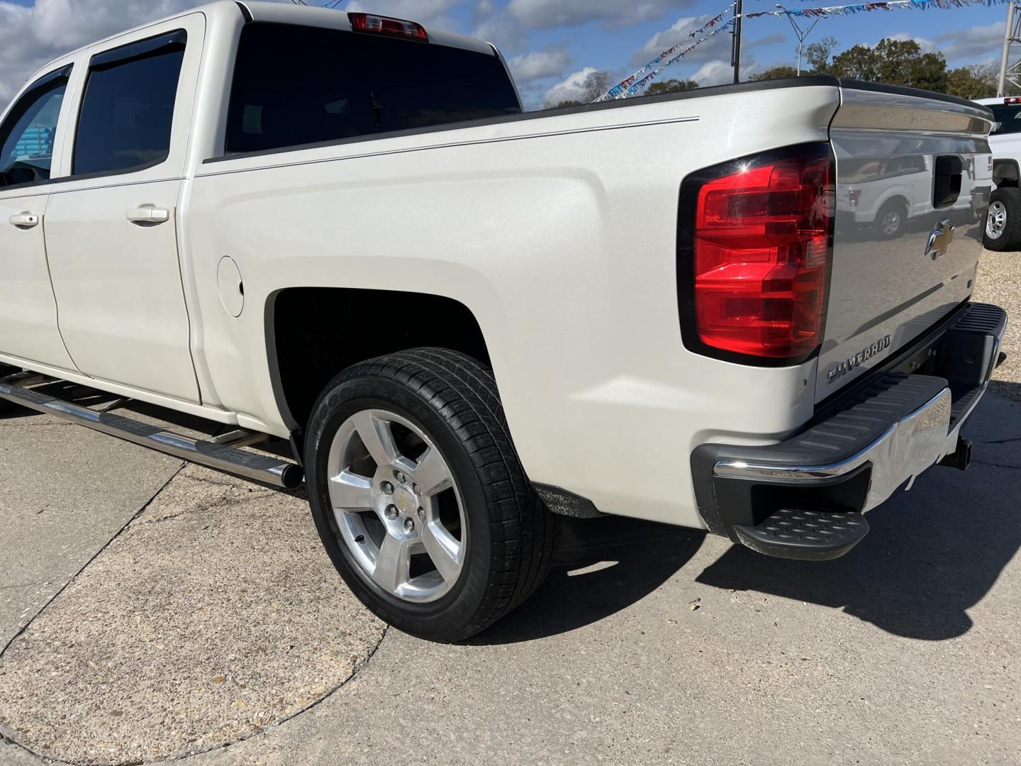 2014 White /Tan Chevrolet Silverado 1500 1LT (3GCPCRECXEG) with an 5.3 V8 Gas engine, 6-Speed Automatic transmission, located at 4520 Airline Hwy, Baton Rouge, LA, 70805, (225) 357-1497, 30.509325, -91.145432 - 2014 Chevy Silverado Crew Cab LT 5.3 V8 Gas, 122K Miles, Power Windows, Locks, Seats & Mirrors, Cold A/C, 20" Factory Rims, Tow Pkg. FOR INFO PLEASE CONTACT JEFF AT 225-413-0981 CHECK OUT OUR A+ RATING WITH THE BETTER BUSINESS BUREAU WE HAVE BEEN A FAMILY OWNED AND OPERATED BUSINESS AT THE SAME LO - Photo#7