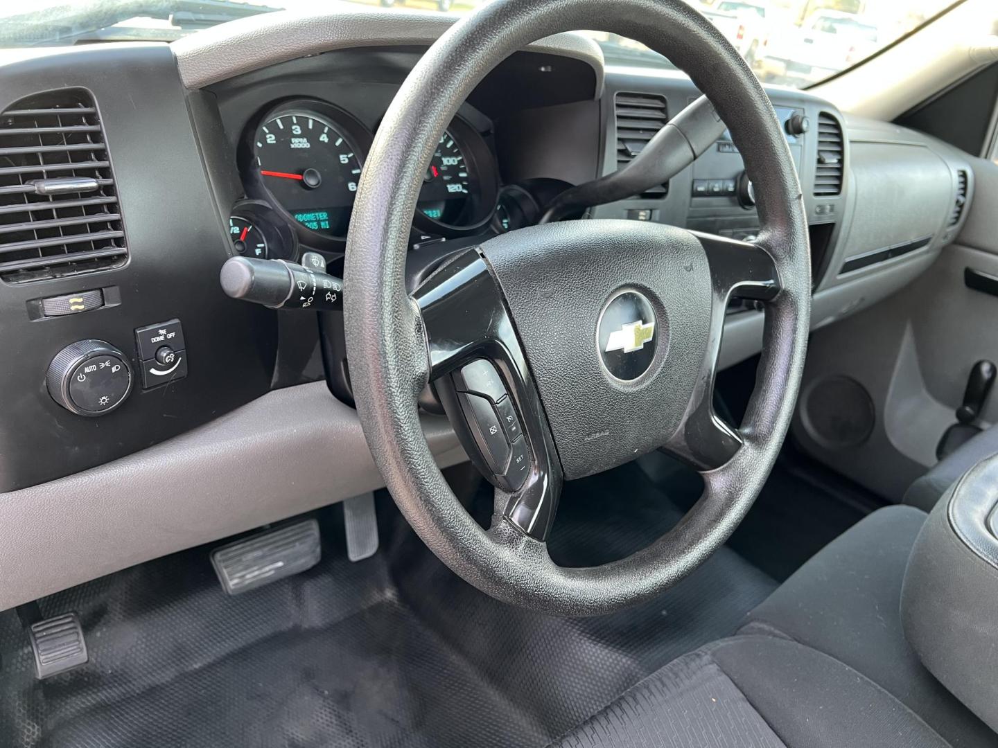 2012 White /Gray Chevrolet Silverado 1500 Work Truck (1GCNCPEA2CZ) with an 4.8L V6 OHV 16V engine, 4-Speed Automatic transmission, located at 4520 Airline Hwy, Baton Rouge, LA, 70805, (225) 357-1497, 30.509325, -91.145432 - 2012 Chevrolet Silverado 1500 Reg Cab 8Ft Bed ***42K Miles*** NO ACCIDENTS, 4.8 V8 Gas, A/C & Heat, Tow Pkg. Has Some Minor Dings & Scratches. FOR INFO PLEASE CONTACT JEFF AT 225-413-0981 CHECK OUT OUR A+ RATING WITH THE BETTER BUSINESS BUREAU WE HAVE BEEN A FAMILY OWNED AND OPERATED BUSINESS AT THE - Photo#11