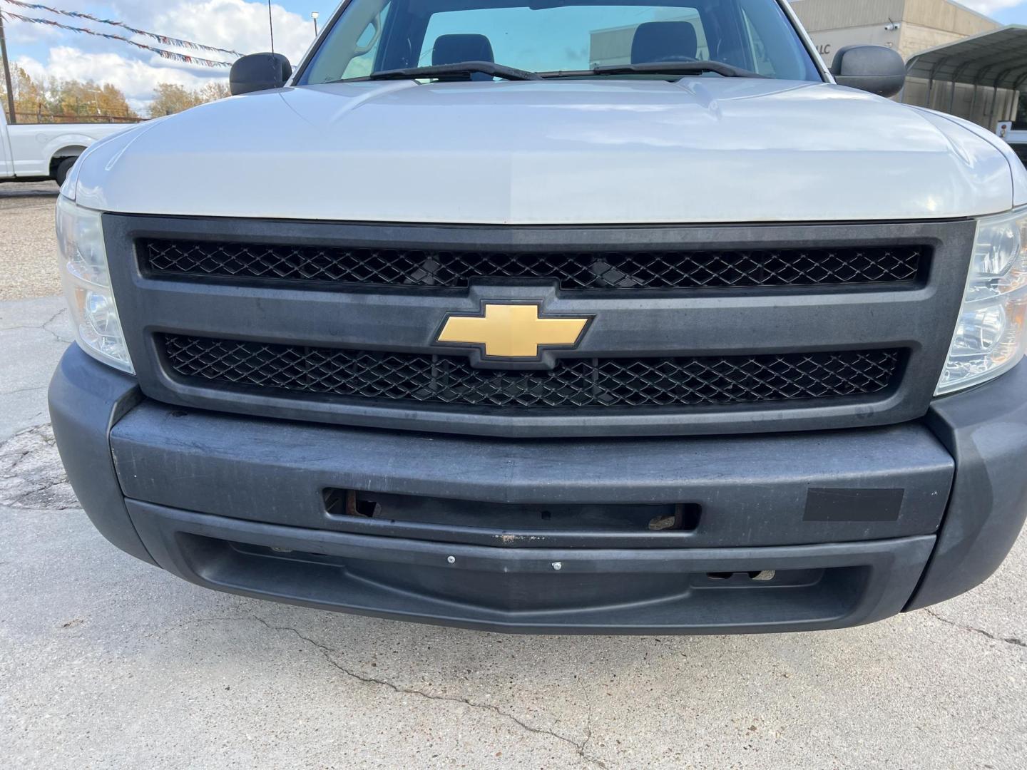 2012 White /Gray Chevrolet Silverado 1500 Work Truck (1GCNCPEA2CZ) with an 4.8L V6 OHV 16V engine, 4-Speed Automatic transmission, located at 4520 Airline Hwy, Baton Rouge, LA, 70805, (225) 357-1497, 30.509325, -91.145432 - 2012 Chevrolet Silverado 1500 Reg Cab 8Ft Bed ***42K Miles*** NO ACCIDENTS, 4.8 V8 Gas, A/C & Heat, Tow Pkg. Has Some Minor Dings & Scratches. FOR INFO PLEASE CONTACT JEFF AT 225-413-0981 CHECK OUT OUR A+ RATING WITH THE BETTER BUSINESS BUREAU WE HAVE BEEN A FAMILY OWNED AND OPERATED BUSINESS AT THE - Photo#2