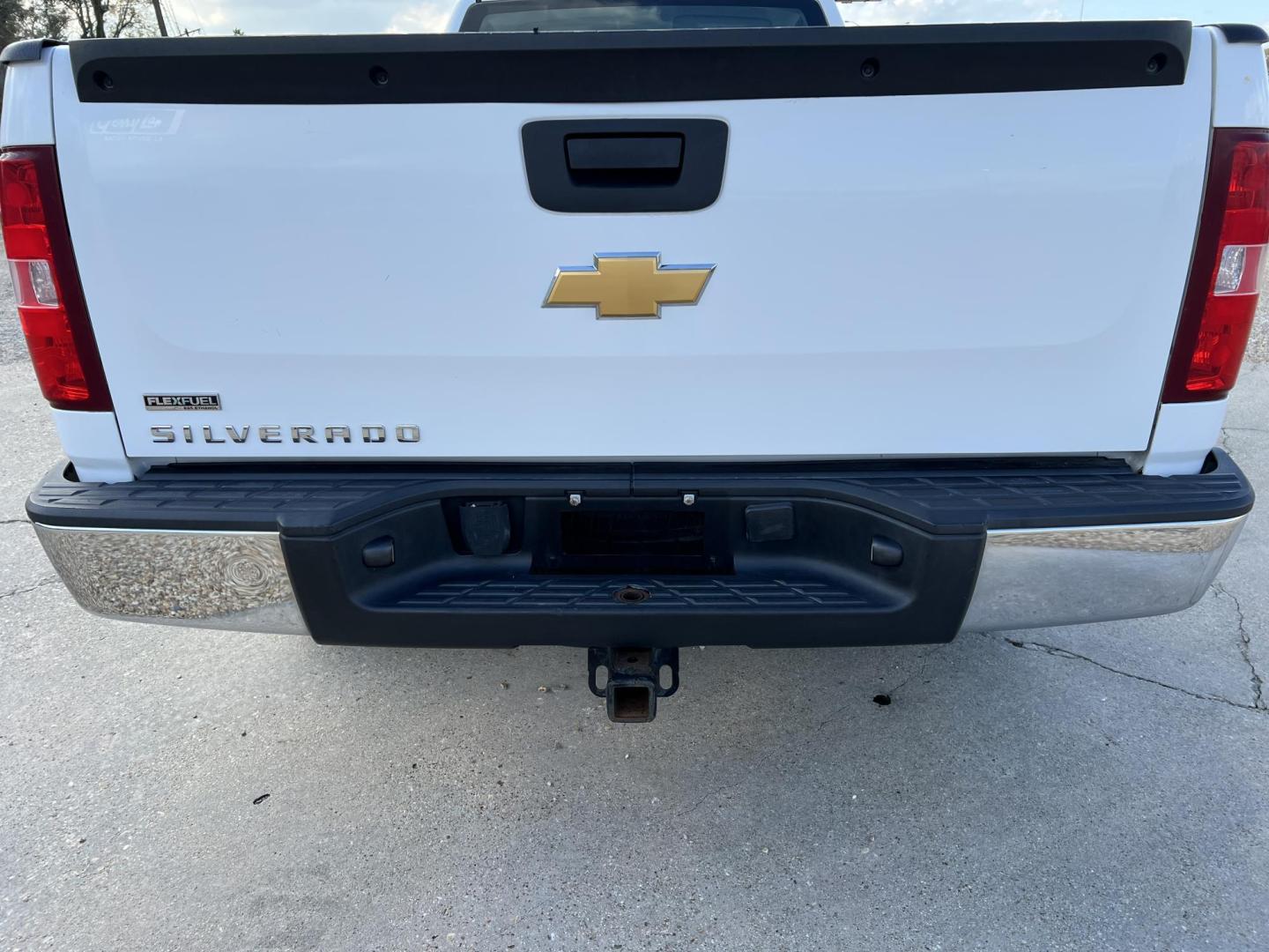 2012 White /Gray Chevrolet Silverado 1500 Work Truck (1GCNCPEA2CZ) with an 4.8L V6 OHV 16V engine, 4-Speed Automatic transmission, located at 4520 Airline Hwy, Baton Rouge, LA, 70805, (225) 357-1497, 30.509325, -91.145432 - 2012 Chevrolet Silverado 1500 Reg Cab 8Ft Bed ***42K Miles*** NO ACCIDENTS, 4.8 V8 Gas, A/C & Heat, Tow Pkg. Has Some Minor Dings & Scratches. FOR INFO PLEASE CONTACT JEFF AT 225-413-0981 CHECK OUT OUR A+ RATING WITH THE BETTER BUSINESS BUREAU WE HAVE BEEN A FAMILY OWNED AND OPERATED BUSINESS AT THE - Photo#6