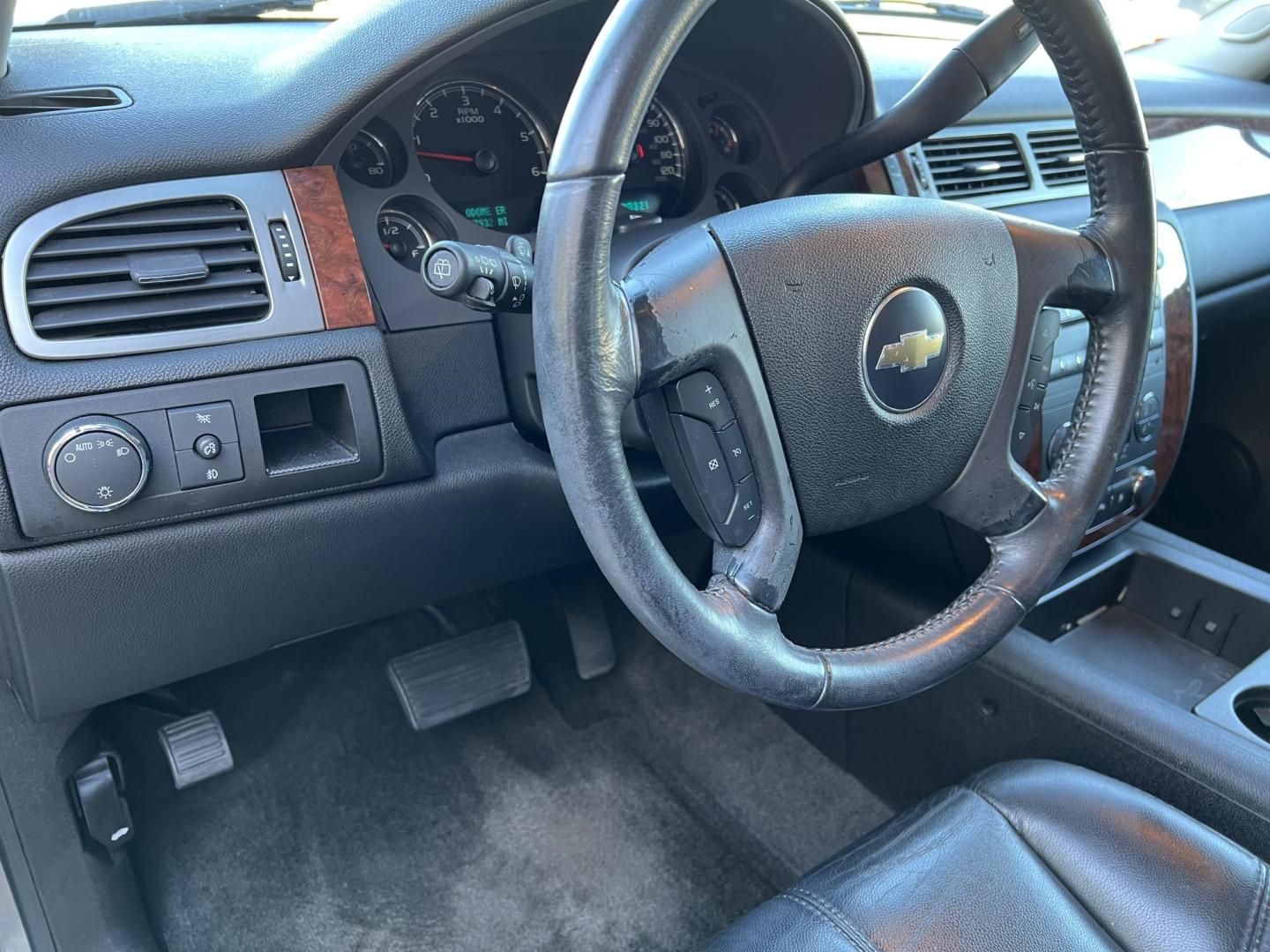 2007 Gray /Black Chevrolet Tahoe LT (1GNFC13JX7R) with an 5.3L V8 engine, 4-Speed Automatic Overdrive transmission, located at 4520 Airline Hwy, Baton Rouge, LA, 70805, (225) 357-1497, 30.509325, -91.145432 - 2007 Chevrolet Tahoe LT 5.3 V8 Gas, 137K Miles, Leather Interior, Seating For 8, Cold A/C & Heat, Power Windows, Locks, Mirrors & Seat, Towing Pkg. FOR INFO PLEASE CONTACT JEFF AT 225-413-0981 CHECK OUT OUR A+ RATING WITH THE BETTER BUSINESS BUREAU WE HAVE BEEN A FAMILY OWNED AND OPERATED BUSINESS A - Photo#14