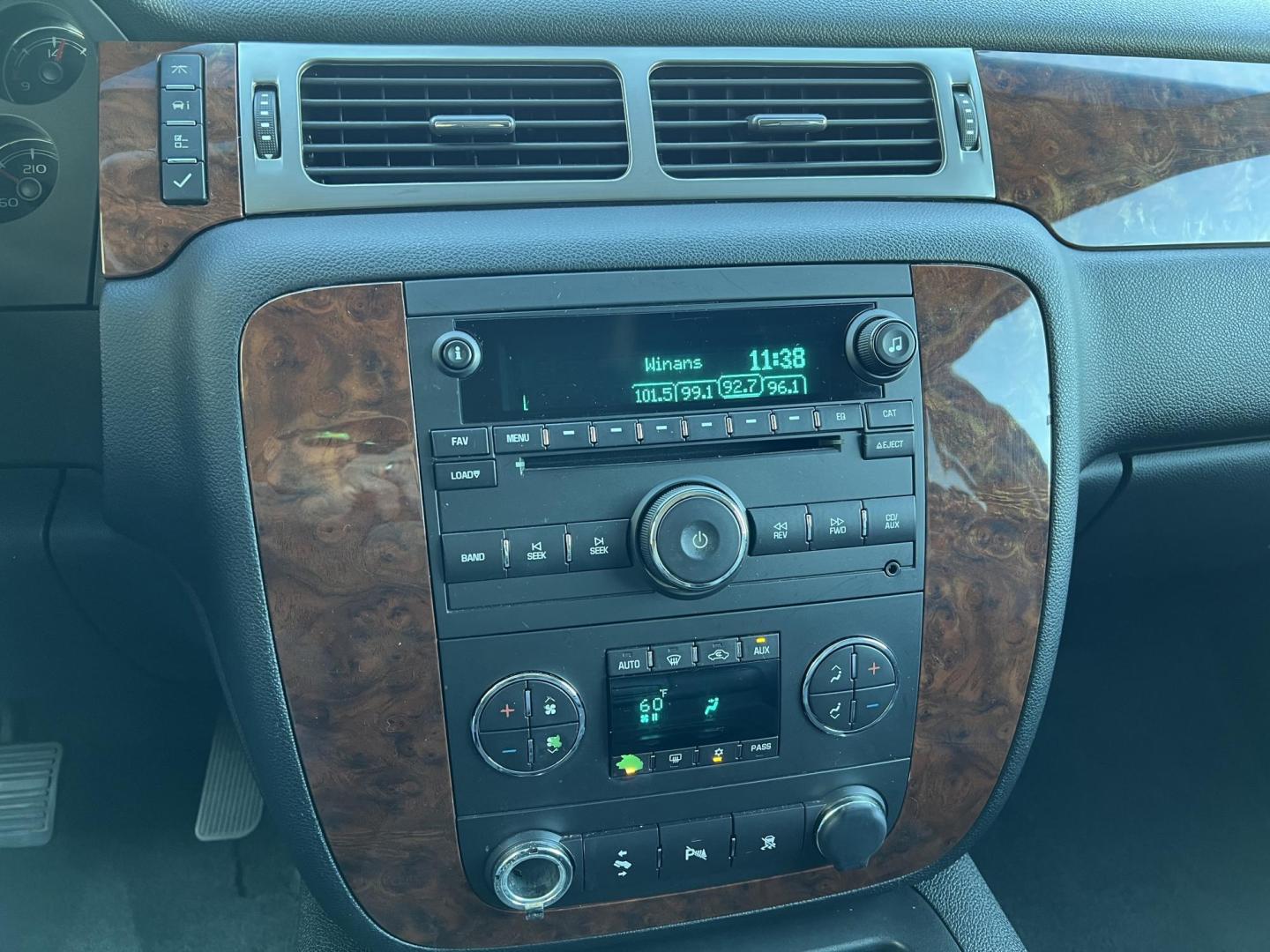 2007 Gray /Black Chevrolet Tahoe LT (1GNFC13JX7R) with an 5.3L V8 engine, 4-Speed Automatic Overdrive transmission, located at 4520 Airline Hwy, Baton Rouge, LA, 70805, (225) 357-1497, 30.509325, -91.145432 - 2007 Chevrolet Tahoe LT 5.3 V8 Gas, 137K Miles, Leather Interior, Seating For 8, Cold A/C & Heat, Power Windows, Locks, Mirrors & Seat, Towing Pkg. FOR INFO PLEASE CONTACT JEFF AT 225-413-0981 CHECK OUT OUR A+ RATING WITH THE BETTER BUSINESS BUREAU WE HAVE BEEN A FAMILY OWNED AND OPERATED BUSINESS A - Photo#17