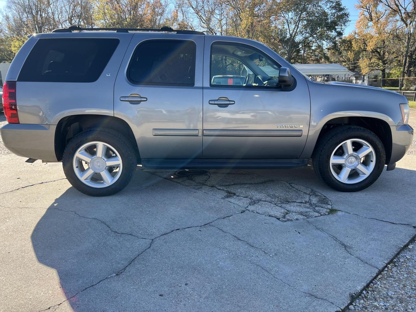 2007 Gray /Black Chevrolet Tahoe LT (1GNFC13JX7R) with an 5.3L V8 engine, 4-Speed Automatic Overdrive transmission, located at 4520 Airline Hwy, Baton Rouge, LA, 70805, (225) 357-1497, 30.509325, -91.145432 - 2007 Chevrolet Tahoe LT 5.3 V8 Gas, 137K Miles, Leather Interior, Seating For 8, Cold A/C & Heat, Power Windows, Locks, Mirrors & Seat, Towing Pkg. FOR INFO PLEASE CONTACT JEFF AT 225-413-0981 CHECK OUT OUR A+ RATING WITH THE BETTER BUSINESS BUREAU WE HAVE BEEN A FAMILY OWNED AND OPERATED BUSINESS A - Photo#4