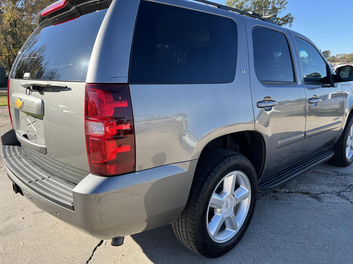 2007 Gray /Black Chevrolet Tahoe LT (1GNFC13JX7R) with an 5.3L V8 engine, 4-Speed Automatic Overdrive transmission, located at 4520 Airline Hwy, Baton Rouge, LA, 70805, (225) 357-1497, 30.509325, -91.145432 - 2007 Chevrolet Tahoe LT 5.3 V8 Gas, 137K Miles, Leather Interior, Seating For 8, Cold A/C & Heat, Power Windows, Locks, Mirrors & Seat, Towing Pkg. FOR INFO PLEASE CONTACT JEFF AT 225-413-0981 CHECK OUT OUR A+ RATING WITH THE BETTER BUSINESS BUREAU WE HAVE BEEN A FAMILY OWNED AND OPERATED BUSINESS A - Photo#5