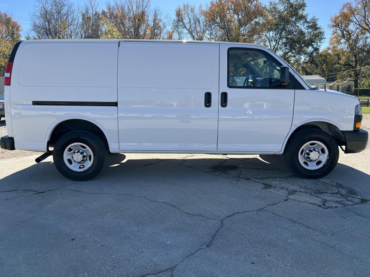 2020 White /Gray Chevrolet Express 2500 Cargo (1GCWGAFG5L1) with an 6.0L V8 Gas engine, 6A transmission, located at 4520 Airline Hwy, Baton Rouge, LA, 70805, (225) 357-1497, 30.509325, -91.145432 - 2020 Chevy Express 2500 Cargo ONE OWNER, 6.0 V8 Gas, 202K Miles, Power Windows & Locks, Cold A/C, New Tires & Brake, Very Clean. FOR INFO PLEASE CONTACT JEFF AT 225-413-0981 CHECK OUT OUR A+ RATING WITH THE BETTER BUSINESS BUREAU WE HAVE BEEN A FAMILY OWNED AND OPERATED BUSINESS AT THE SAME LOCATIO - Photo#3