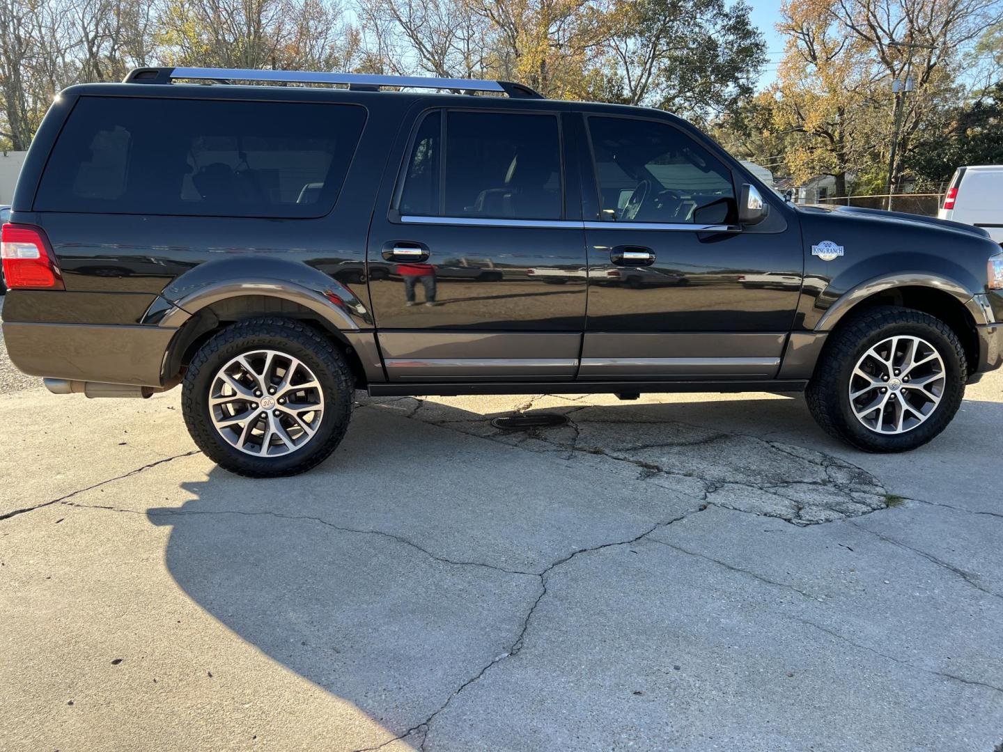 2015 Black /Brown Ford Expedition King Ranch (1FMJK1HT9FE) with an 3.5L V6 DOHC 24V FFV engine, 6-Speed Automatic transmission, located at 4520 Airline Hwy, Baton Rouge, LA, 70805, (225) 357-1497, 30.509325, -91.145432 - 2015 Ford Expedition EL King Ranch 3.5 V6 EcoBoost Gas, 129K Miles, Sunroof, Heated & Cooled Leather Interior, Seating For 7, Cold A/C & Heat, Power Windows, Locks, Mirrors & Seat, Towing Pkg. FOR INFO PLEASE CONTACT JEFF AT 225-413-0981 CHECK OUT OUR A+ RATING WITH THE BETTER BUSINESS BUREAU WE HA - Photo#4