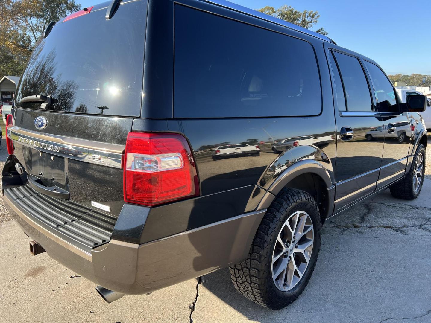 2015 Black /Brown Ford Expedition King Ranch (1FMJK1HT9FE) with an 3.5L V6 DOHC 24V FFV engine, 6-Speed Automatic transmission, located at 4520 Airline Hwy, Baton Rouge, LA, 70805, (225) 357-1497, 30.509325, -91.145432 - 2015 Ford Expedition EL King Ranch 3.5 V6 EcoBoost Gas, 129K Miles, Sunroof, Heated & Cooled Leather Interior, Seating For 7, Cold A/C & Heat, Power Windows, Locks, Mirrors & Seat, Towing Pkg. FOR INFO PLEASE CONTACT JEFF AT 225-413-0981 CHECK OUT OUR A+ RATING WITH THE BETTER BUSINESS BUREAU WE HA - Photo#5