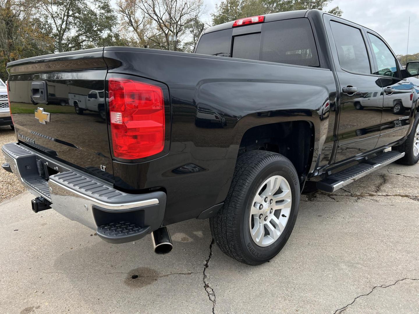 2017 Black /Black Chevrolet Silverado 1500 LT (3GCPCREC9HG) with an 5.3L V8 OHV 16V engine, 6-Speed Automatic transmission, located at 4520 Airline Hwy, Baton Rouge, LA, 70805, (225) 357-1497, 30.509325, -91.145432 - 2017 Chevy Silverado Crew Cab LT ONE OWNER, 5.3 V8 Gas, 154K Miles, Heated Leather Seats, Power Windows, Locks, Seats & Mirrors, Cold A/C, Tow Pkg. FOR INFO PLEASE CONTACT JEFF AT 225-413-0981 CHECK OUT OUR A+ RATING WITH THE BETTER BUSINESS BUREAU WE HAVE BEEN A FAMILY OWNED AND OPERATED BUSINESS A - Photo#5