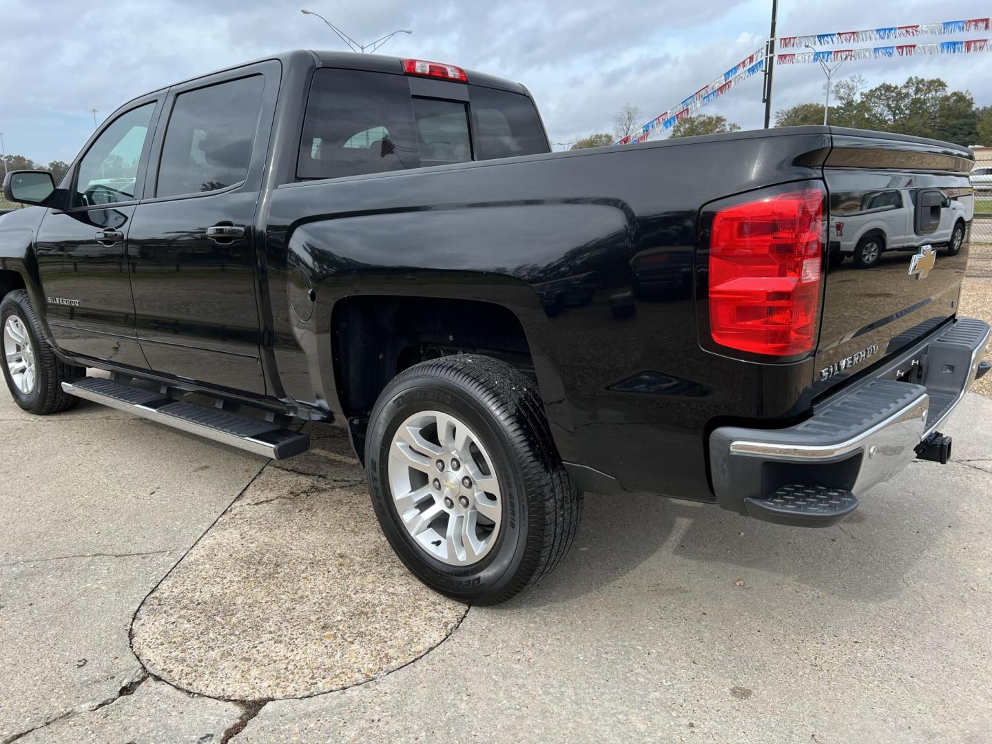 2017 Black /Black Chevrolet Silverado 1500 LT (3GCPCREC9HG) with an 5.3L V8 OHV 16V engine, 6-Speed Automatic transmission, located at 4520 Airline Hwy, Baton Rouge, LA, 70805, (225) 357-1497, 30.509325, -91.145432 - 2017 Chevy Silverado Crew Cab LT ONE OWNER, 5.3 V8 Gas, 154K Miles, Heated Leather Seats, Power Windows, Locks, Seats & Mirrors, Cold A/C, Tow Pkg. FOR INFO PLEASE CONTACT JEFF AT 225-413-0981 CHECK OUT OUR A+ RATING WITH THE BETTER BUSINESS BUREAU WE HAVE BEEN A FAMILY OWNED AND OPERATED BUSINESS A - Photo#7