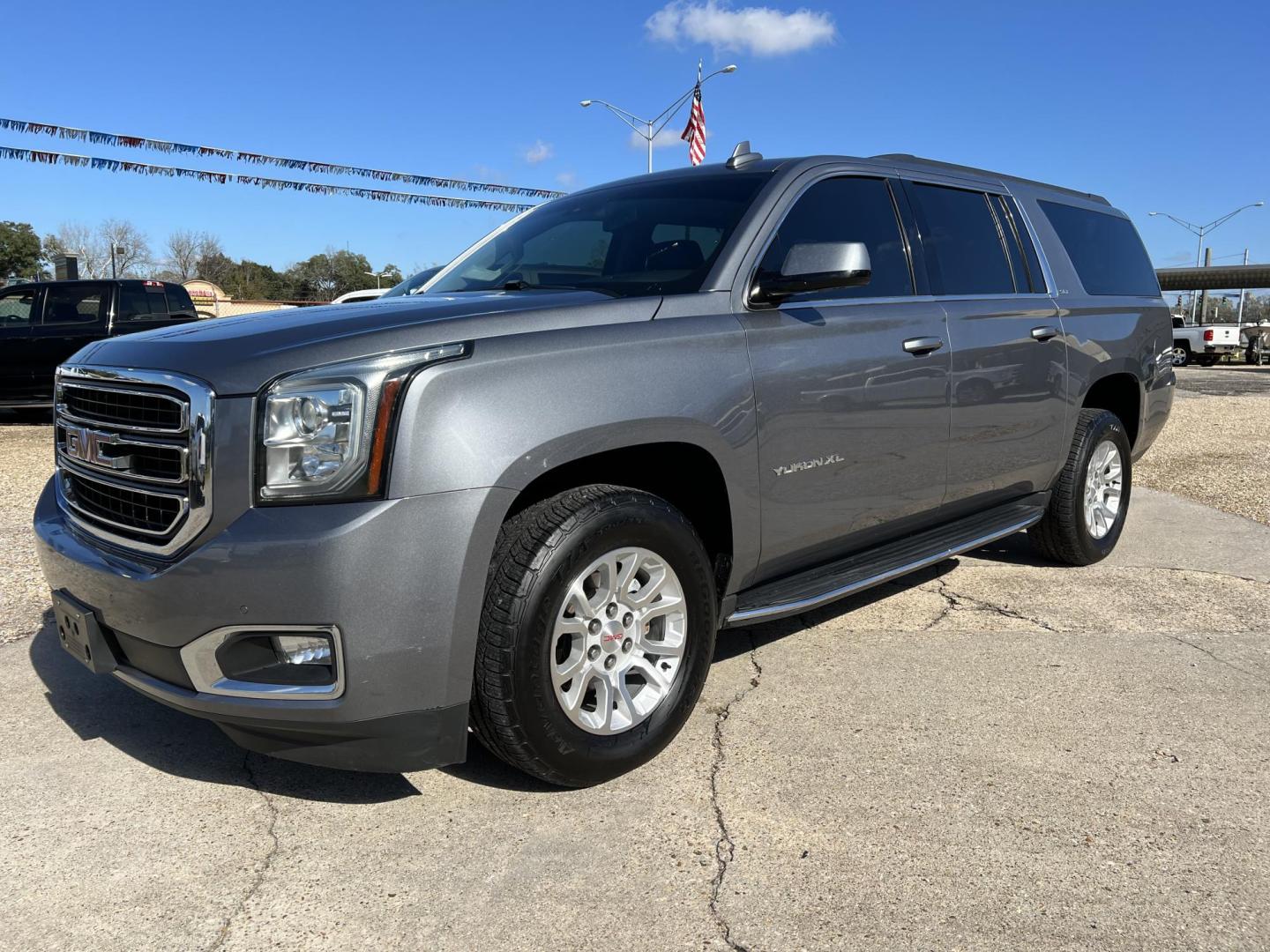 2019 Gray /Black GMC Yukon XL SLT (1GKS2GKC5KR) with an 5.3L V8 OHV 16V engine, 6 Speed Automatic transmission, located at 4520 Airline Hwy, Baton Rouge, LA, 70805, (225) 357-1497, 30.509325, -91.145432 - 2019 GMC Yukon XL SLT 4WD No Accidents, 5.3 V8 Gas, 170K Miles, Sunroof, Heated & Cooled Leather Interior, Seating For 7, Bose Stereo, Cold A/C & Heat, Power Windows, Locks, Mirrors, Seat & Lift Gate, Towing Pkg. FOR INFO PLEASE CONTACT JEFF AT 225-413-0981 CHECK OUT OUR A+ RATING WITH THE BETTER - Photo#0