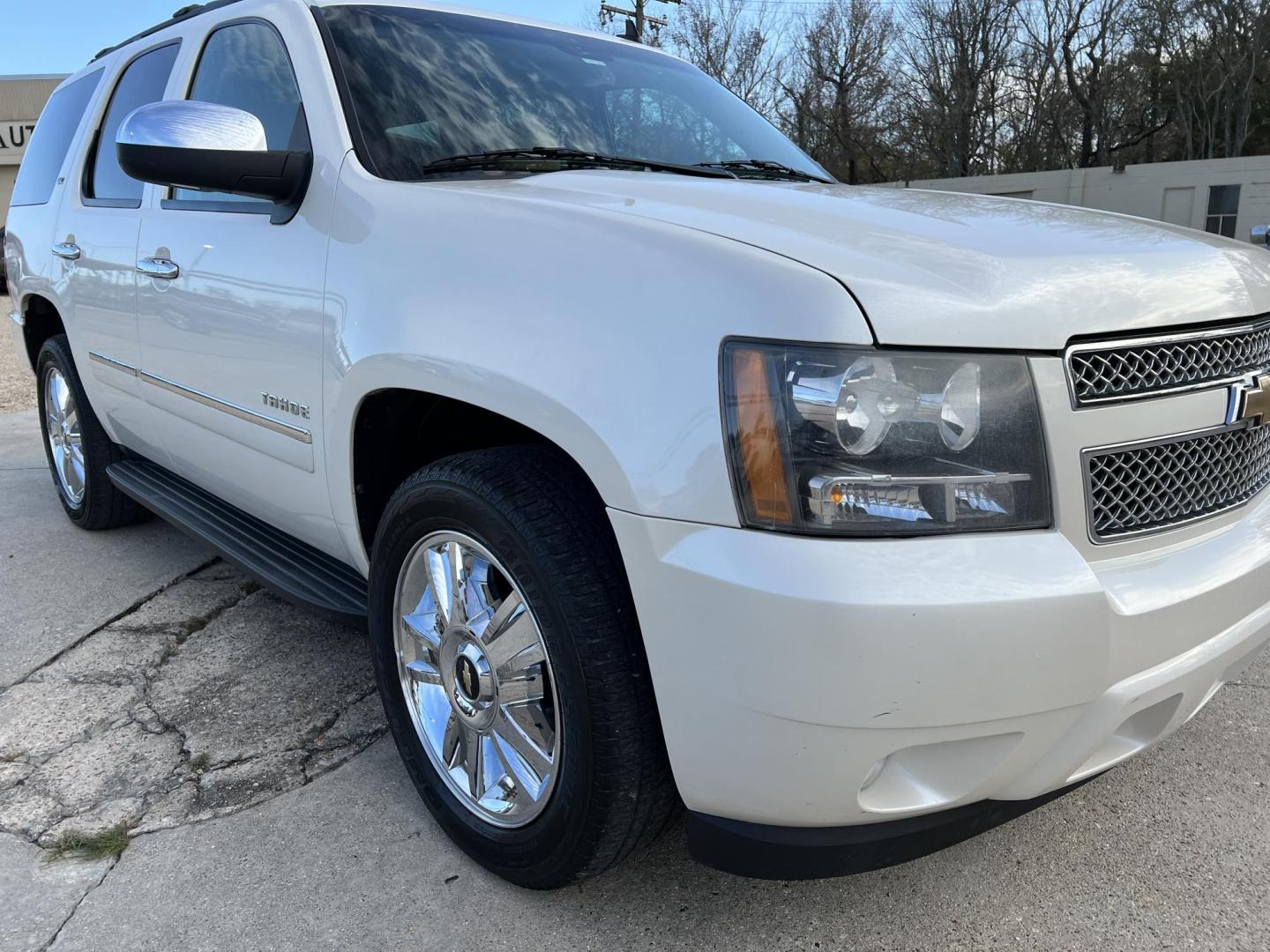 2010 White Diamond /Tan Chevrolet Tahoe LTZ (1GNUCCE0XAR) with an 5.3L V8 engine, 6-Speed Automatic transmission, located at 4520 Airline Hwy, Baton Rouge, LA, 70805, (225) 357-1497, 30.509325, -91.145432 - 2010 Chevrolet Tahoe LTZ **ONE OWNER** 5.3 V8 Gas, 139K Miles, Heated & Cooled Leather Interior, Seating For 7, Bose Stereo, Cold A/C & Heat, Power Windows, Locks, Mirrors, Seat & Lift Gate, Towing Pkg. FOR INFO PLEASE CONTACT JEFF AT 225-413-0981 CHECK OUT OUR A+ RATING WITH THE BETTER BUSINESS BUR - Photo#3