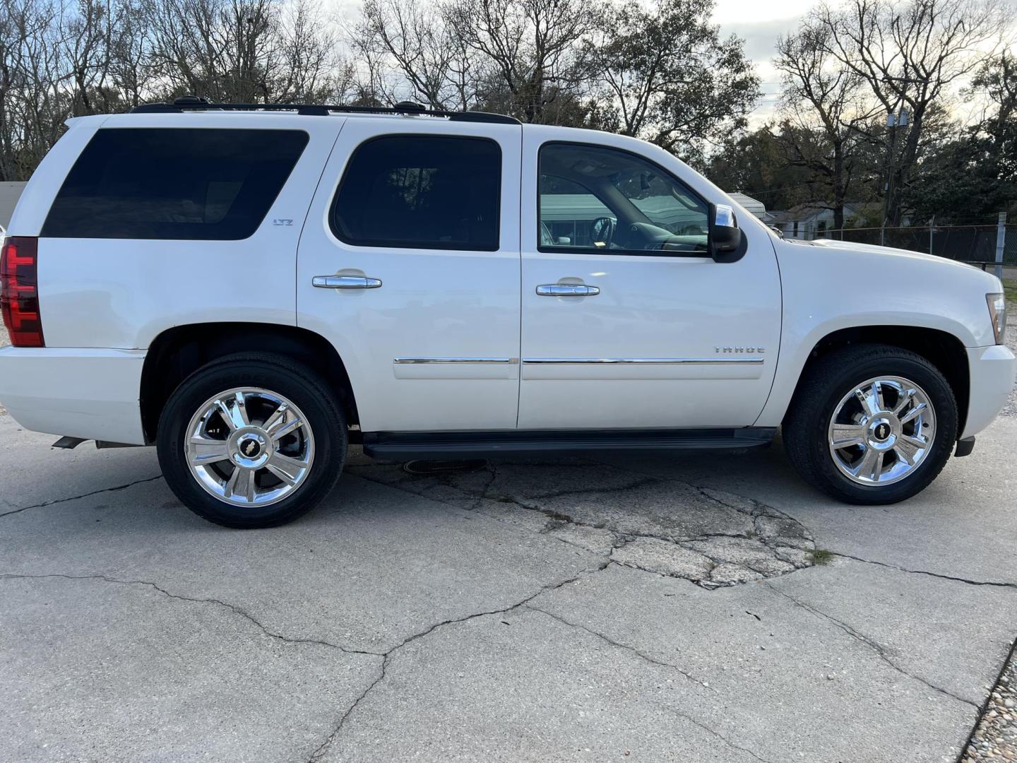 2010 White Diamond /Tan Chevrolet Tahoe LTZ (1GNUCCE0XAR) with an 5.3L V8 engine, 6-Speed Automatic transmission, located at 4520 Airline Hwy, Baton Rouge, LA, 70805, (225) 357-1497, 30.509325, -91.145432 - 2010 Chevrolet Tahoe LTZ **ONE OWNER** 5.3 V8 Gas, 139K Miles, Heated & Cooled Leather Interior, Seating For 7, Bose Stereo, Cold A/C & Heat, Power Windows, Locks, Mirrors, Seat & Lift Gate, Towing Pkg. FOR INFO PLEASE CONTACT JEFF AT 225-413-0981 CHECK OUT OUR A+ RATING WITH THE BETTER BUSINESS BUR - Photo#4