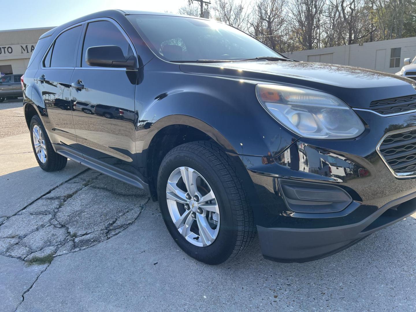 2017 Black /Gray Chevrolet Equinox LS (2GNALBEK0H1) with an 2.4L L4 engine, 6A transmission, located at 4520 Airline Hwy, Baton Rouge, LA, 70805, (225) 357-1497, 30.509325, -91.145432 - 2017 Chevrolet Equinox **ONE OWNER & NO ACCIDENTS** 2.4 4 Cylinder Gas, 110K Miles, Cold A/C & Heat, Power Windows, Locks & Mirrors, Alloy Wheels, Tinted Windows. FOR INFO PLEASE CONTACT JEFF AT 225-413-0981 CHECK OUT OUR A+ RATING WITH THE BETTER BUSINESS BUREAU WE HAVE BEEN A FAMILY OWNED AND OPE - Photo#3