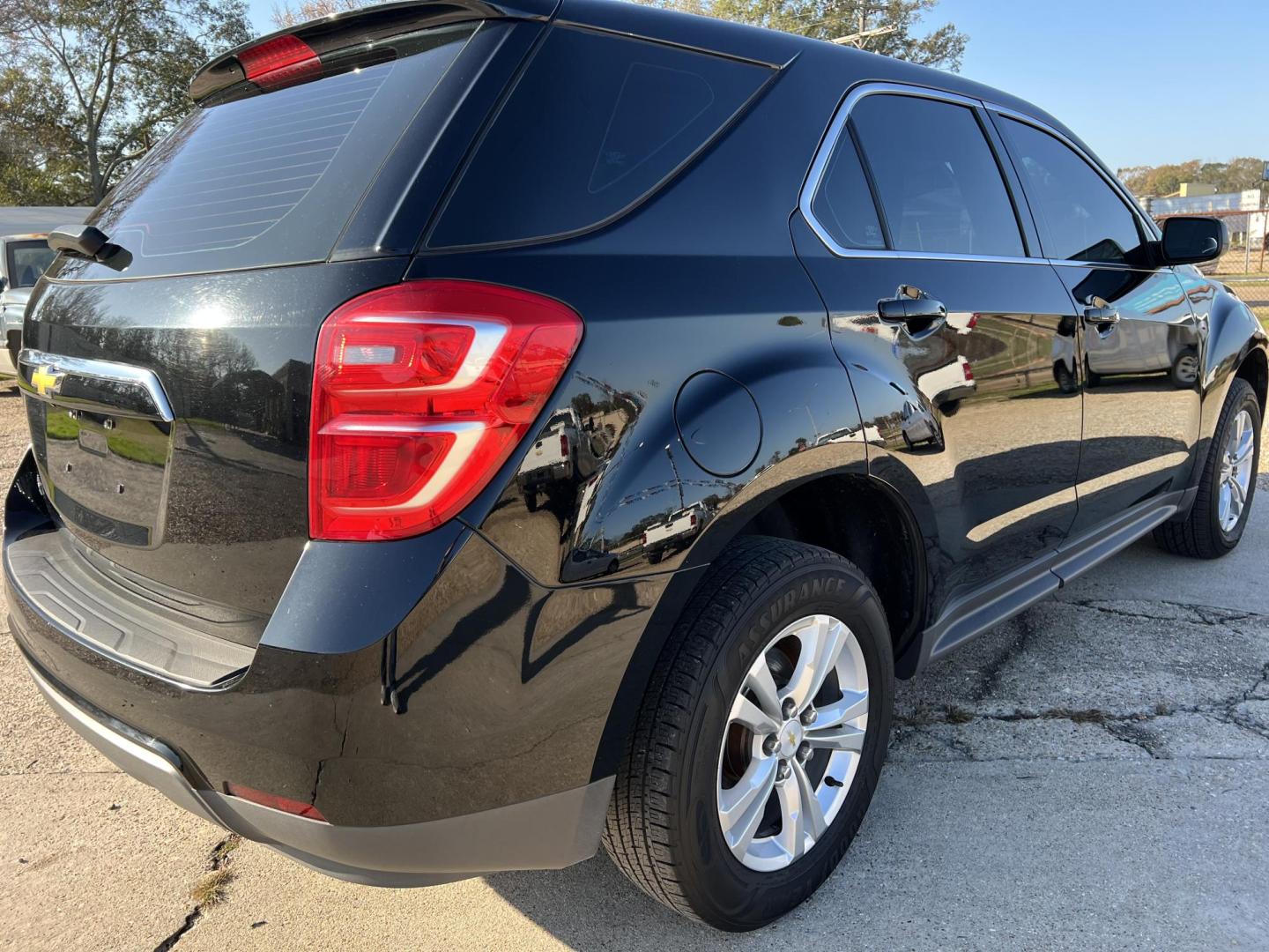 2017 Black /Gray Chevrolet Equinox LS (2GNALBEK0H1) with an 2.4L L4 engine, 6A transmission, located at 4520 Airline Hwy, Baton Rouge, LA, 70805, (225) 357-1497, 30.509325, -91.145432 - 2017 Chevrolet Equinox **ONE OWNER & NO ACCIDENTS** 2.4 4 Cylinder Gas, 110K Miles, Cold A/C & Heat, Power Windows, Locks & Mirrors, Alloy Wheels, Tinted Windows. FOR INFO PLEASE CONTACT JEFF AT 225-413-0981 CHECK OUT OUR A+ RATING WITH THE BETTER BUSINESS BUREAU WE HAVE BEEN A FAMILY OWNED AND OPE - Photo#5
