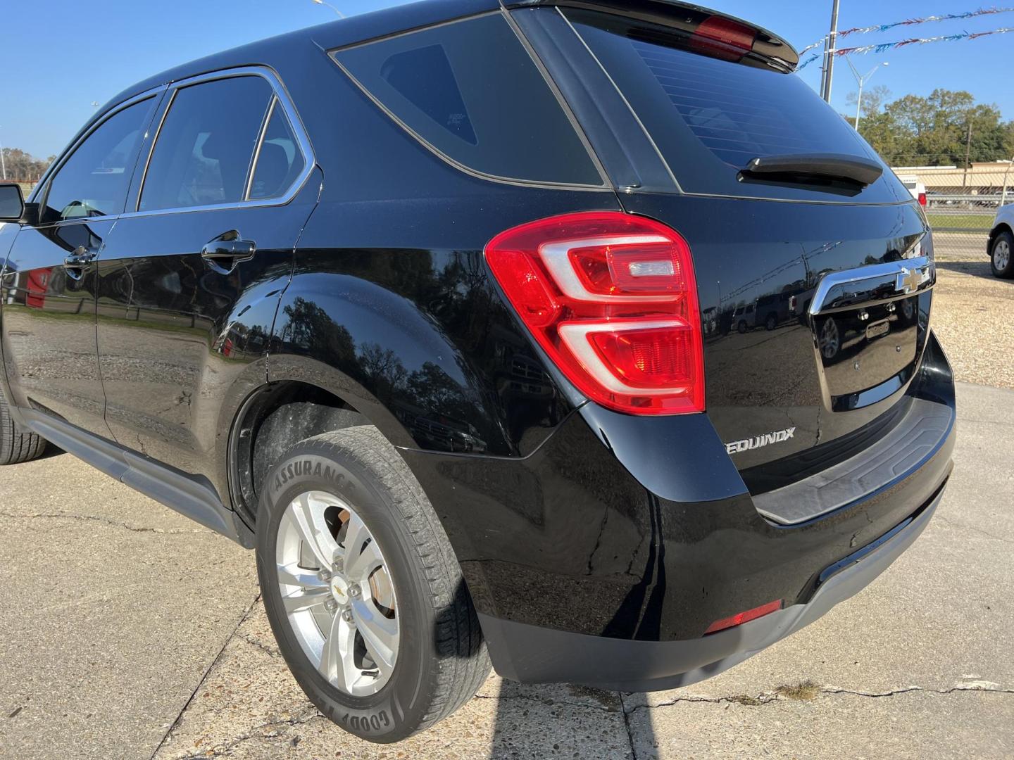2017 Black /Gray Chevrolet Equinox LS (2GNALBEK0H1) with an 2.4L L4 engine, 6A transmission, located at 4520 Airline Hwy, Baton Rouge, LA, 70805, (225) 357-1497, 30.509325, -91.145432 - 2017 Chevrolet Equinox **ONE OWNER & NO ACCIDENTS** 2.4 4 Cylinder Gas, 110K Miles, Cold A/C & Heat, Power Windows, Locks & Mirrors, Alloy Wheels, Tinted Windows. FOR INFO PLEASE CONTACT JEFF AT 225-413-0981 CHECK OUT OUR A+ RATING WITH THE BETTER BUSINESS BUREAU WE HAVE BEEN A FAMILY OWNED AND OPE - Photo#7