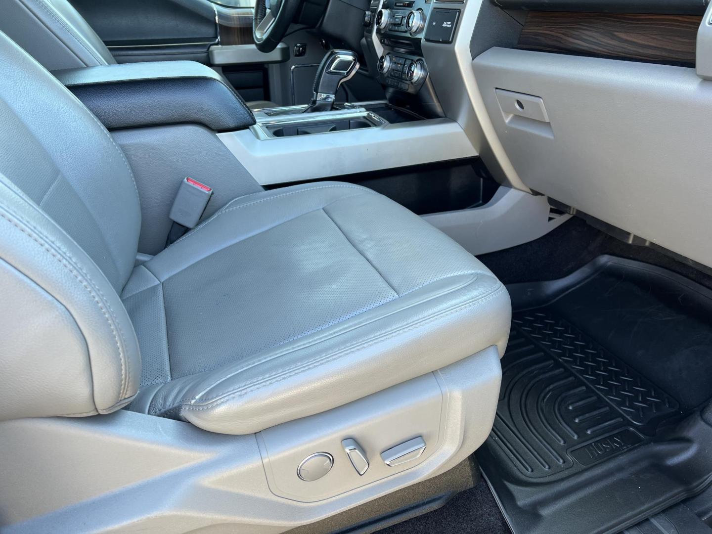 2017 White /Gray Ford F-150 Lariat (1FTEW1EG2HF) with an 3.5L V6 TURBO engine, 6-Speed Automatic transmission, located at 4520 Airline Hwy, Baton Rouge, LA, 70805, (225) 357-1497, 30.509325, -91.145432 - 2017 Ford F-150 SuperCrew Lariat 4WD **No Accidents** 3.5 V6 EcoBoost Gas, 170K Miles, Sunroof, Heated & Cooled Leather Interior, Navigation, Rear Camera, Cold A/C & Heat, Power Windows, Locks, Mirrors & Seat, Retrax Retractable Bed Cover, Towing Pkg. FOR INFO PLEASE CONTACT JEFF AT 225-413-0981 CHE - Photo#10
