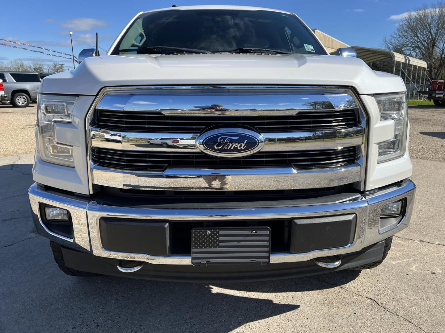 2017 White /Gray Ford F-150 Lariat (1FTEW1EG2HF) with an 3.5L V6 TURBO engine, 6-Speed Automatic transmission, located at 4520 Airline Hwy, Baton Rouge, LA, 70805, (225) 357-1497, 30.509325, -91.145432 - 2017 Ford F-150 SuperCrew Lariat 4WD **No Accidents** 3.5 V6 EcoBoost Gas, 170K Miles, Sunroof, Heated & Cooled Leather Interior, Navigation, Rear Camera, Cold A/C & Heat, Power Windows, Locks, Mirrors & Seat, Retrax Retractable Bed Cover, Towing Pkg. FOR INFO PLEASE CONTACT JEFF AT 225-413-0981 CHE - Photo#2