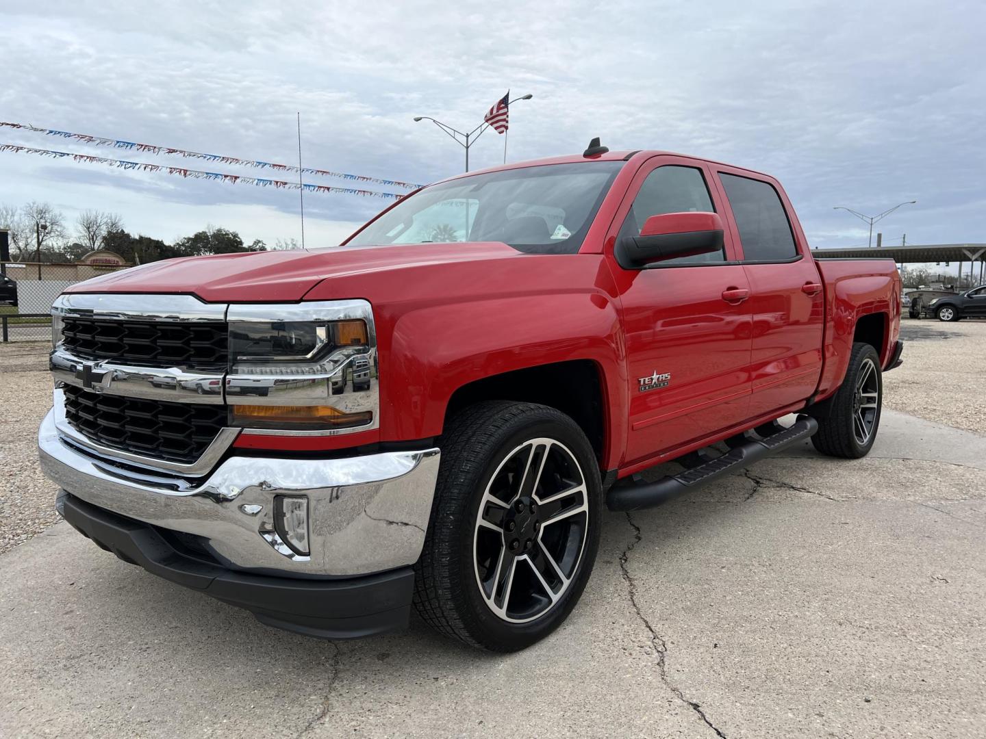 2018 Red /Black Chevrolet Silverado 1500 LT (3GCPCREC7JG) with an 5.3L V8 OHV 16V engine, 6 Speed Automatic transmission, located at 4520 Airline Hwy, Baton Rouge, LA, 70805, (225) 357-1497, 30.509325, -91.145432 - 2018 Chevy Silverado Crew Cab LT **ONE OWNER & NO ACCIDENTS** 5.3 V8 Gas, 149K Miles, Heated Leather Seats, Power Windows, Locks, Seats & Mirrors, Cold A/C, Tow Pkg. FOR INFO PLEASE CONTACT JEFF AT 225-413-0981 CHECK OUT OUR A+ RATING WITH THE BETTER BUSINESS BUREAU WE HAVE BEEN A FAMILY OWNED AND O - Photo#0