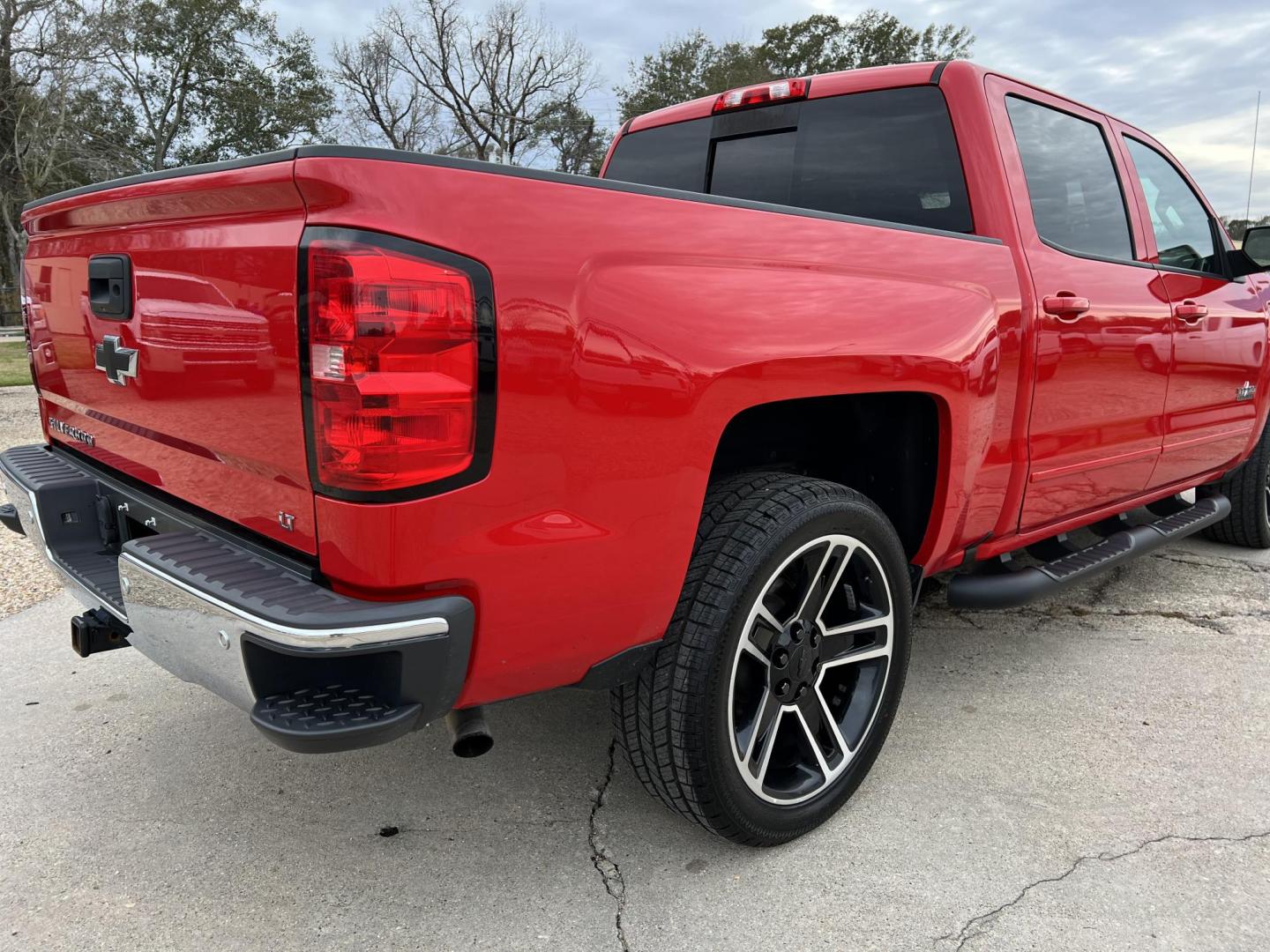 2018 Red /Black Chevrolet Silverado 1500 LT (3GCPCREC7JG) with an 5.3L V8 OHV 16V engine, 6 Speed Automatic transmission, located at 4520 Airline Hwy, Baton Rouge, LA, 70805, (225) 357-1497, 30.509325, -91.145432 - 2018 Chevy Silverado Crew Cab LT **ONE OWNER & NO ACCIDENTS** 5.3 V8 Gas, 149K Miles, Heated Leather Seats, Power Windows, Locks, Seats & Mirrors, Cold A/C, Tow Pkg. FOR INFO PLEASE CONTACT JEFF AT 225-413-0981 CHECK OUT OUR A+ RATING WITH THE BETTER BUSINESS BUREAU WE HAVE BEEN A FAMILY OWNED AND O - Photo#5