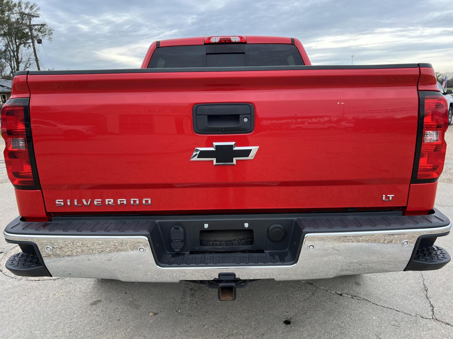 2018 Red /Black Chevrolet Silverado 1500 LT (3GCPCREC7JG) with an 5.3L V8 OHV 16V engine, 6 Speed Automatic transmission, located at 4520 Airline Hwy, Baton Rouge, LA, 70805, (225) 357-1497, 30.509325, -91.145432 - 2018 Chevy Silverado Crew Cab LT **ONE OWNER & NO ACCIDENTS** 5.3 V8 Gas, 149K Miles, Heated Leather Seats, Power Windows, Locks, Seats & Mirrors, Cold A/C, Tow Pkg. FOR INFO PLEASE CONTACT JEFF AT 225-413-0981 CHECK OUT OUR A+ RATING WITH THE BETTER BUSINESS BUREAU WE HAVE BEEN A FAMILY OWNED AND O - Photo#6