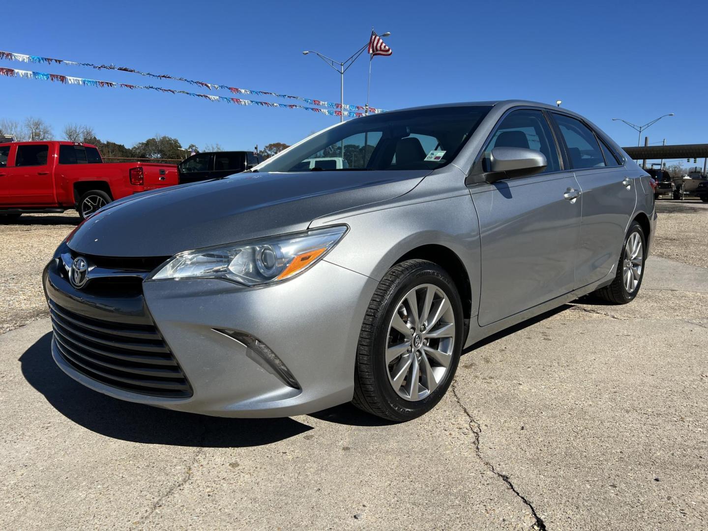 2015 Silver /Gray Toyota Camry XLE (4T1BF1FK1FU) with an 2.5L L4 DOHC 16V engine, 6-Speed Automatic transmission, located at 4520 Airline Hwy, Baton Rouge, LA, 70805, (225) 357-1497, 30.509325, -91.145432 - 2015 Toyota Camry XLE 2.5 4 Cylinder Gas, 106K Miles, Leather Seats, Sunroof, Cold A/C & Heat, Power Windows, Locks & Mirrors, Alloy Wheels. FOR INFO PLEASE CONTACT JEFF AT 225-413-0981 CHECK OUT OUR A+ RATING WITH THE BETTER BUSINESS BUREAU WE HAVE BEEN A FAMILY OWNED AND OPERATED BUSINESS AT T - Photo#0