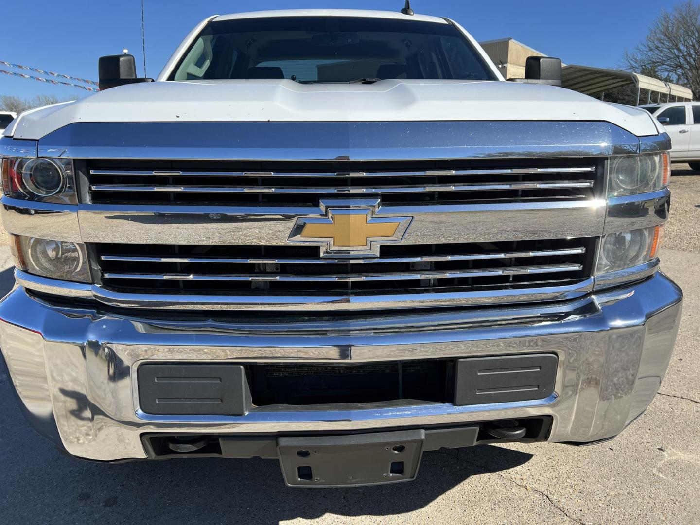 2018 White /Gray Chevrolet Silverado 2500HD Work Truck (1GC1KUEG9JF) with an 6.0L V8 engine, 6-Speed Automatic transmission, located at 4520 Airline Hwy, Baton Rouge, LA, 70805, (225) 357-1497, 30.509325, -91.145432 - 2018 Chevrolet Silverado 2500HD Crew Cab 4WD 8Ft Bed, 6.0 V8 Gas, 187K Miles, Cold A/C, Power Windows, Locks & Drivers Seat, Bed Cover, Weather Guard Box, Tow Pkg. Truck Has Minor Dings & Scratches. FOR INFO PLEASE CONTACT JEFF AT 225-413-0981 CHECK OUT OUR A+ RATING WITH THE BETTER BUSINESS BUREAU - Photo#2