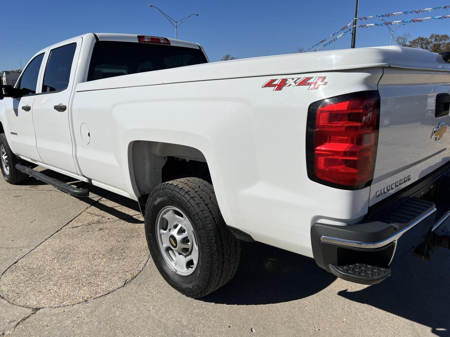 2018 White /Gray Chevrolet Silverado 2500HD Work Truck (1GC1KUEG9JF) with an 6.0L V8 engine, 6-Speed Automatic transmission, located at 4520 Airline Hwy, Baton Rouge, LA, 70805, (225) 357-1497, 30.509325, -91.145432 - 2018 Chevrolet Silverado 2500HD Crew Cab 4WD 8Ft Bed, 6.0 V8 Gas, 187K Miles, Cold A/C, Power Windows, Locks & Drivers Seat, Bed Cover, Weather Guard Box, Tow Pkg. Truck Has Minor Dings & Scratches. FOR INFO PLEASE CONTACT JEFF AT 225-413-0981 CHECK OUT OUR A+ RATING WITH THE BETTER BUSINESS BUREAU - Photo#7