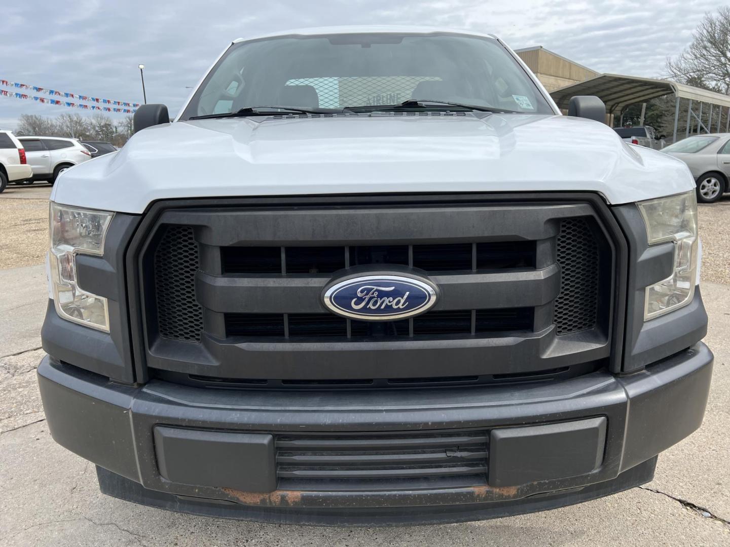 2017 White /Gray Ford F-150 XL (1FTEX1C84HK) with an 3.5L V6 DOHC 24V engine, 6-Speed Automatic transmission, located at 4520 Airline Hwy, Baton Rouge, LA, 70805, (225) 357-1497, 30.509325, -91.145432 - 2017 Ford F150 SuperCab XL 3.5 V6 Gas, 169K Miles, Cold A/C & Heat, Tilt, Cruise, Am/Fm Stereo, Manual Windows, Tow Pkg. FOR INFO PLEASE CONTACT JEFF AT 225-413-0981 CHECK OUT OUR A+ RATING WITH THE BETTER BUSINESS BUREAU WE HAVE BEEN A FAMILY OWNED AND OPERATED BUSINESS AT THE SAME LOCATION FOR OVE - Photo#2