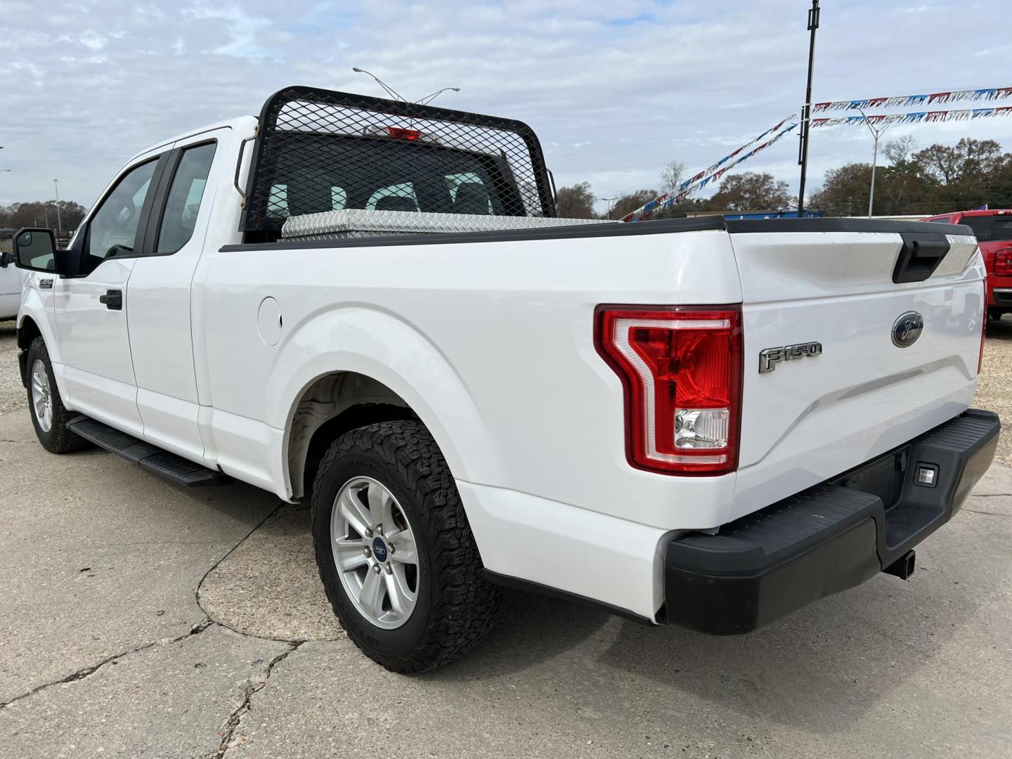 2017 White /Gray Ford F-150 XL (1FTEX1C84HK) with an 3.5L V6 DOHC 24V engine, 6-Speed Automatic transmission, located at 4520 Airline Hwy, Baton Rouge, LA, 70805, (225) 357-1497, 30.509325, -91.145432 - 2017 Ford F150 SuperCab XL 3.5 V6 Gas, 169K Miles, Cold A/C & Heat, Tilt, Cruise, Am/Fm Stereo, Manual Windows, Tow Pkg. FOR INFO PLEASE CONTACT JEFF AT 225-413-0981 CHECK OUT OUR A+ RATING WITH THE BETTER BUSINESS BUREAU WE HAVE BEEN A FAMILY OWNED AND OPERATED BUSINESS AT THE SAME LOCATION FOR OVE - Photo#7