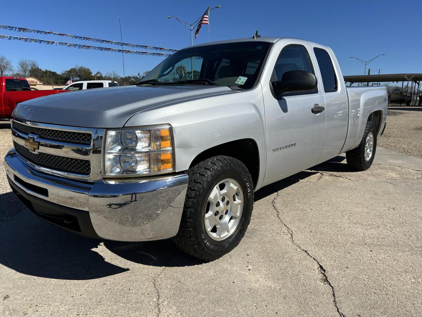 2013 Silver /Gray Chevrolet Silverado 1500 LT (1GCRKSE78DZ) with an 5.3L V8 engine, 6-Speed Automatic transmission, located at 4520 Airline Hwy, Baton Rouge, LA, 70805, (225) 357-1497, 30.509325, -91.145432 - 2013 Chevy Silverado 1500 Ext Cab LT 4WD 5.3 V8 Gas, 167K Miles, Power Windows & Locks, Cold A/C & Heat , Tow Pkg. FOR INFO PLEASE CONTACT JEFF AT 225-413-0981 CHECK OUT OUR A+ RATING WITH THE BETTER BUSINESS BUREAU WE HAVE BEEN A FAMILY OWNED AND OPERATED BUSINESS AT THE SAME LOCATION FOR OVER 45 Y - Photo#0