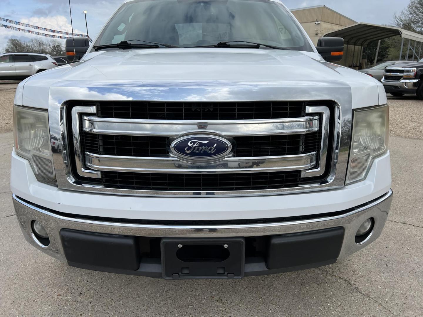 2014 White /Gray Ford F-150 XLT (1FTEX1CM6EF) with an 3.7L V6 DOHC 24V engine, 6-Speed Automatic transmission, located at 4520 Airline Hwy, Baton Rouge, LA, 70805, (225) 357-1497, 30.509325, -91.145432 - 2014 Ford F150 SuperCab XLT 3.7 V6 Gas, 185K Miles, Power Windows & Locks, Cold A/C & Heat, Tilt, Cruise, Am/Fm Stereo, Tow Pkg. FOR INFO PLEASE CONTACT JEFF AT 225-413-0981 CHECK OUT OUR A+ RATING WITH THE BETTER BUSINESS BUREAU WE HAVE BEEN A FAMILY OWNED AND OPERATED BUSINESS AT THE SAME LOCATION - Photo#2