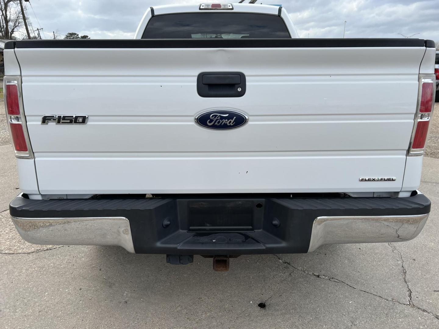 2014 White /Gray Ford F-150 XLT (1FTEX1CM6EF) with an 3.7L V6 DOHC 24V engine, 6-Speed Automatic transmission, located at 4520 Airline Hwy, Baton Rouge, LA, 70805, (225) 357-1497, 30.509325, -91.145432 - 2014 Ford F150 SuperCab XLT 3.7 V6 Gas, 185K Miles, Power Windows & Locks, Cold A/C & Heat, Tilt, Cruise, Am/Fm Stereo, Tow Pkg. FOR INFO PLEASE CONTACT JEFF AT 225-413-0981 CHECK OUT OUR A+ RATING WITH THE BETTER BUSINESS BUREAU WE HAVE BEEN A FAMILY OWNED AND OPERATED BUSINESS AT THE SAME LOCATION - Photo#6