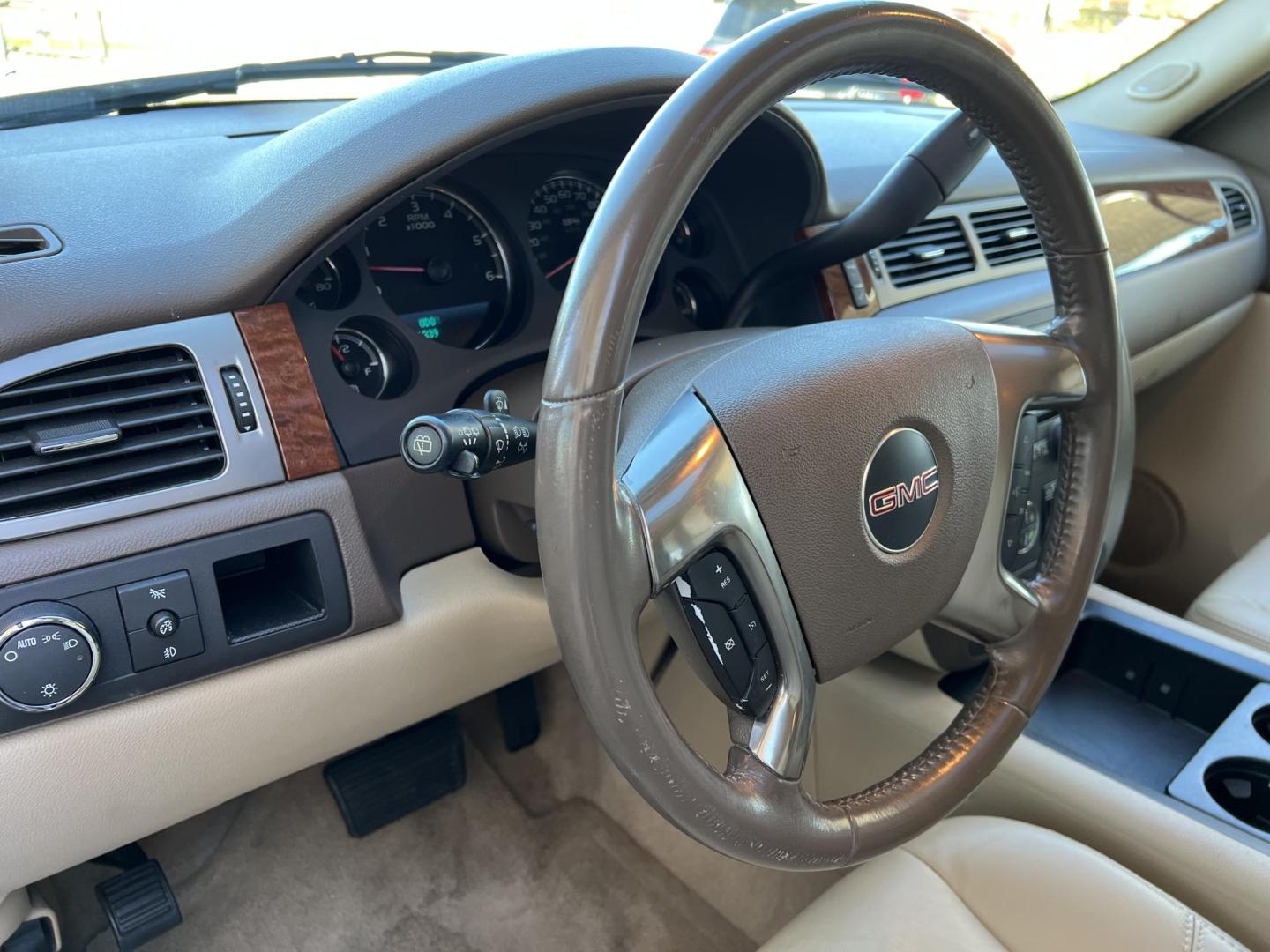 2007 Tan /Tan GMC Yukon SLT (1GKFC13097R) with an 5.3L V8 OHV 16V FFV engine, 4-Speed Automatic Overdrive transmission, located at 4520 Airline Hwy, Baton Rouge, LA, 70805, (225) 357-1497, 30.509325, -91.145432 - 2007 GMC Yukon SLT **ONE OWNER & NO ACCIDENTS** 5.3 V8 Gas, 133K Miles, Sunroof, DVD, Heated Leather Interior, Seating For 7, Bose Stereo, Cold A/C & Heat, Power Windows, Locks, Mirrors & Seat. Paint Is Flaking On Back Lift Gate. FOR INFO PLEASE CONTACT JEFF AT 225-413-0981 CHECK OUT OUR A+ RATING - Photo#13