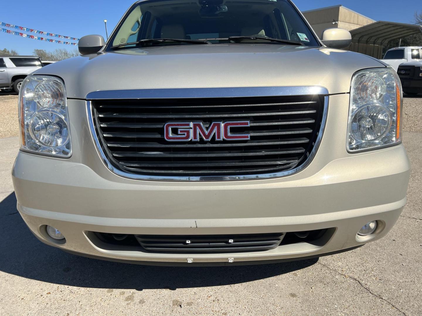 2007 Tan /Tan GMC Yukon SLT (1GKFC13097R) with an 5.3L V8 OHV 16V FFV engine, 4-Speed Automatic Overdrive transmission, located at 4520 Airline Hwy, Baton Rouge, LA, 70805, (225) 357-1497, 30.509325, -91.145432 - 2007 GMC Yukon SLT **ONE OWNER & NO ACCIDENTS** 5.3 V8 Gas, 133K Miles, Sunroof, DVD, Heated Leather Interior, Seating For 7, Bose Stereo, Cold A/C & Heat, Power Windows, Locks, Mirrors & Seat. Paint Is Flaking On Back Lift Gate. FOR INFO PLEASE CONTACT JEFF AT 225-413-0981 CHECK OUT OUR A+ RATING - Photo#2