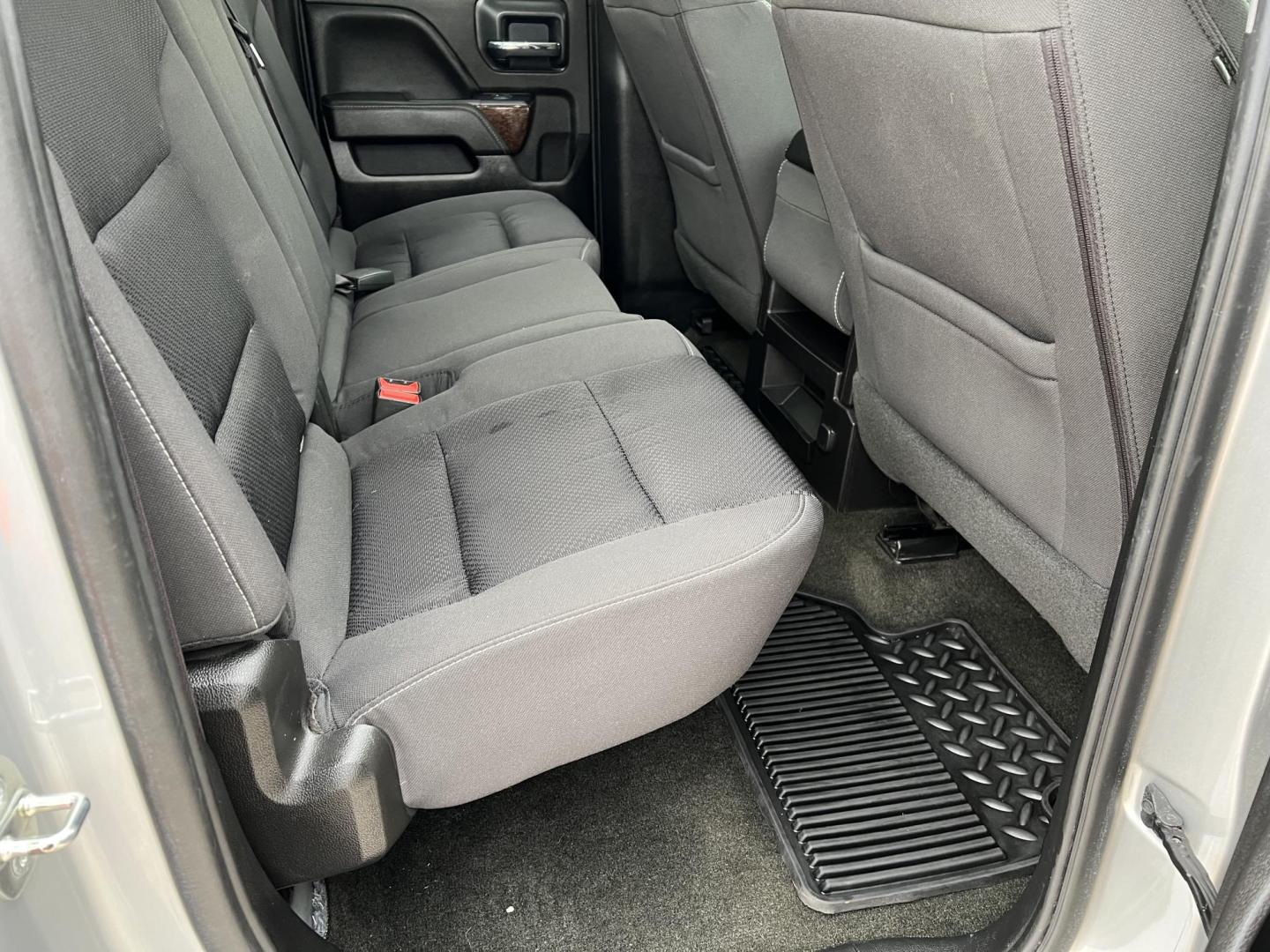 2017 Silver /Gray GMC Sierra 1500 SLE (1GTR1MEC0HZ) with an 5.3L V8 OHV 16V engine, 6-Speed Automatic transmission, located at 4520 Airline Hwy, Baton Rouge, LA, 70805, (225) 357-1497, 30.509325, -91.145432 - 2017 GMC Sierra 1500 SLE **ONE OWNER & NO ACCIDENTS** 5.3 V8 Gas, 145K Miles, Power Windows, Locks & Mirrors, 6 Passenger Seating, A/C & Heat, Rear Camera, Towing Package. FOR INFORMATION, PLEASE CONTACT JEFF AT 225-413-0981 CHECK OUT OUR A+ RATING WITH THE BETTER BUSINESS BUREAU WE HAVE BEEN A FAM - Photo#10