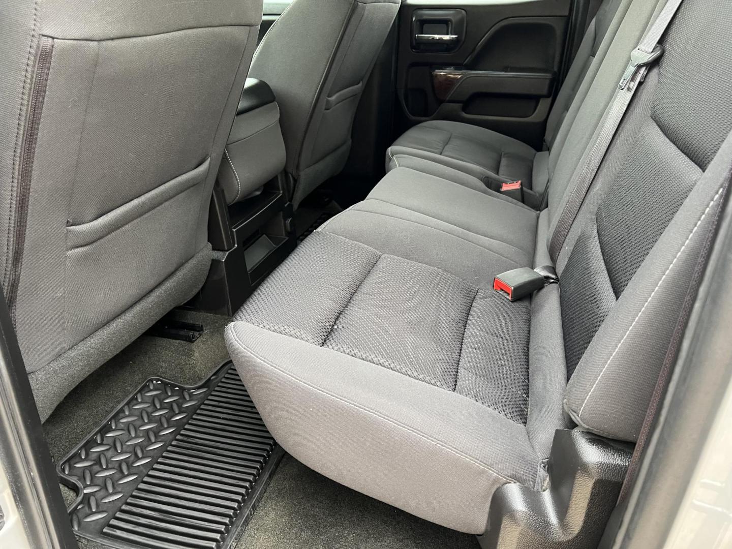 2017 Silver /Gray GMC Sierra 1500 SLE (1GTR1MEC0HZ) with an 5.3L V8 OHV 16V engine, 6-Speed Automatic transmission, located at 4520 Airline Hwy, Baton Rouge, LA, 70805, (225) 357-1497, 30.509325, -91.145432 - 2017 GMC Sierra 1500 SLE **ONE OWNER & NO ACCIDENTS** 5.3 V8 Gas, 145K Miles, Power Windows, Locks & Mirrors, 6 Passenger Seating, A/C & Heat, Rear Camera, Towing Package. FOR INFORMATION, PLEASE CONTACT JEFF AT 225-413-0981 CHECK OUT OUR A+ RATING WITH THE BETTER BUSINESS BUREAU WE HAVE BEEN A FAM - Photo#11