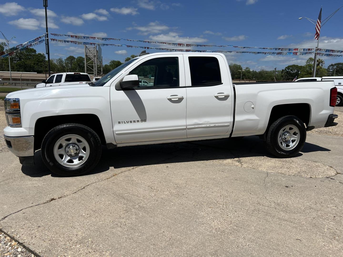 2015 White /Gray Chevrolet Silverado 1500 LT (1GCRCREC6FZ) with an 5.3L V8 OHV 16V engine, 6-Speed Automatic transmission, located at 4520 Airline Hwy, Baton Rouge, LA, 70805, (225) 357-1497, 30.509325, -91.145432 - 2015 Chevy Silverado Double Cab LT 5.3 V8 Gas, 238K Miles, Power Windows, Locks & Mirrors, 6 Passenger Seating, A/C & Heat, Rear Camera, Spray In Liner, Towing Package, Truck Does Have Minor Dents & Scratches. FOR INFORMATION, PLEASE CONTACT JEFF AT 225-413-0981 CHECK OUT OUR A+ RATING WITH THE B - Photo#1