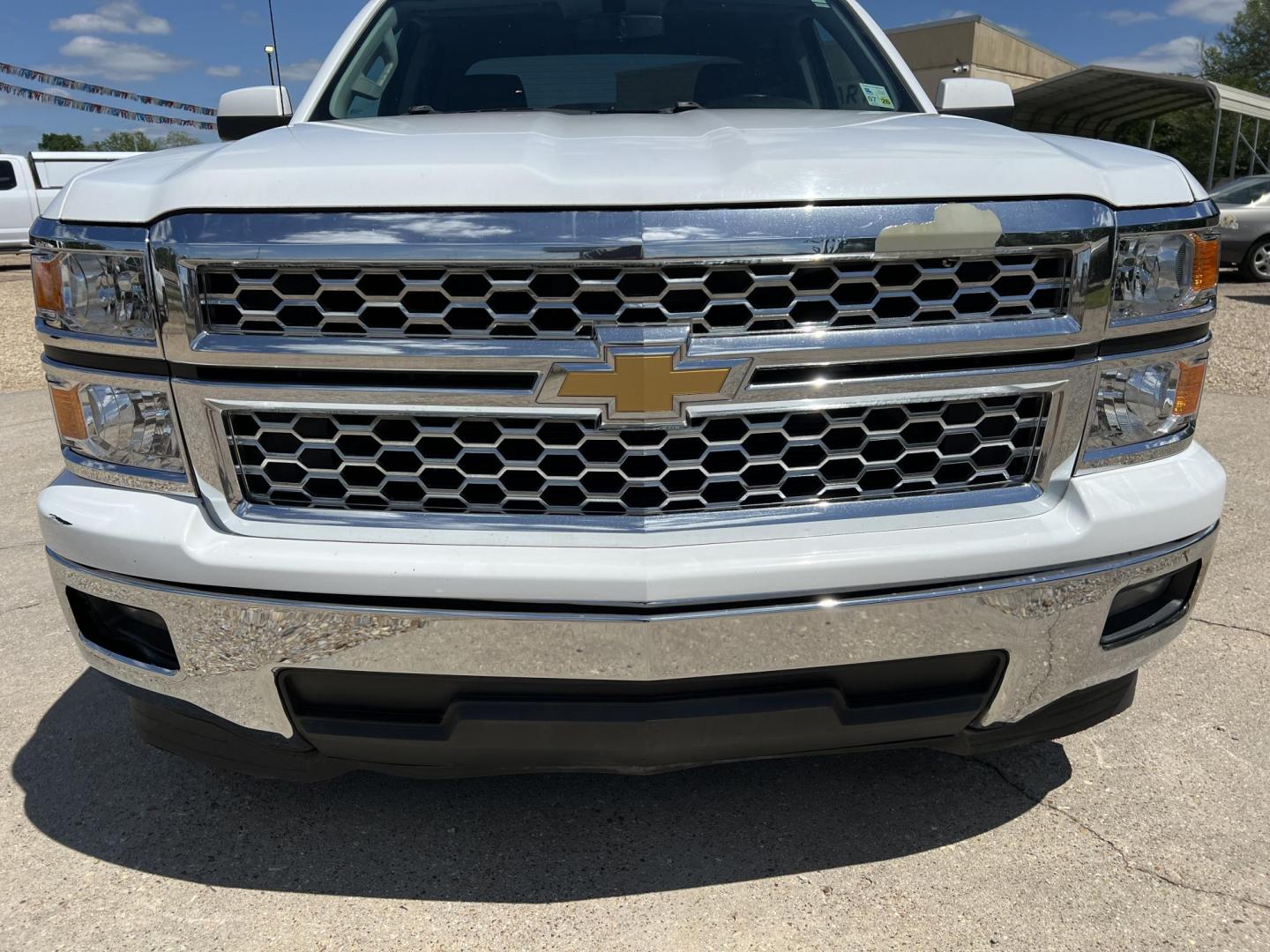2015 White /Gray Chevrolet Silverado 1500 LT (1GCRCREC6FZ) with an 5.3L V8 OHV 16V engine, 6-Speed Automatic transmission, located at 4520 Airline Hwy, Baton Rouge, LA, 70805, (225) 357-1497, 30.509325, -91.145432 - 2015 Chevy Silverado Double Cab LT 5.3 V8 Gas, 238K Miles, Power Windows, Locks & Mirrors, 6 Passenger Seating, A/C & Heat, Rear Camera, Spray In Liner, Towing Package, Truck Does Have Minor Dents & Scratches. FOR INFORMATION, PLEASE CONTACT JEFF AT 225-413-0981 CHECK OUT OUR A+ RATING WITH THE B - Photo#2
