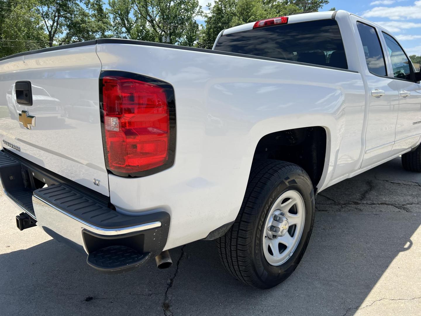 2015 White /Gray Chevrolet Silverado 1500 LT (1GCRCREC6FZ) with an 5.3L V8 OHV 16V engine, 6-Speed Automatic transmission, located at 4520 Airline Hwy, Baton Rouge, LA, 70805, (225) 357-1497, 30.509325, -91.145432 - 2015 Chevy Silverado Double Cab LT 5.3 V8 Gas, 238K Miles, Power Windows, Locks & Mirrors, 6 Passenger Seating, A/C & Heat, Rear Camera, Spray In Liner, Towing Package, Truck Does Have Minor Dents & Scratches. FOR INFORMATION, PLEASE CONTACT JEFF AT 225-413-0981 CHECK OUT OUR A+ RATING WITH THE B - Photo#5