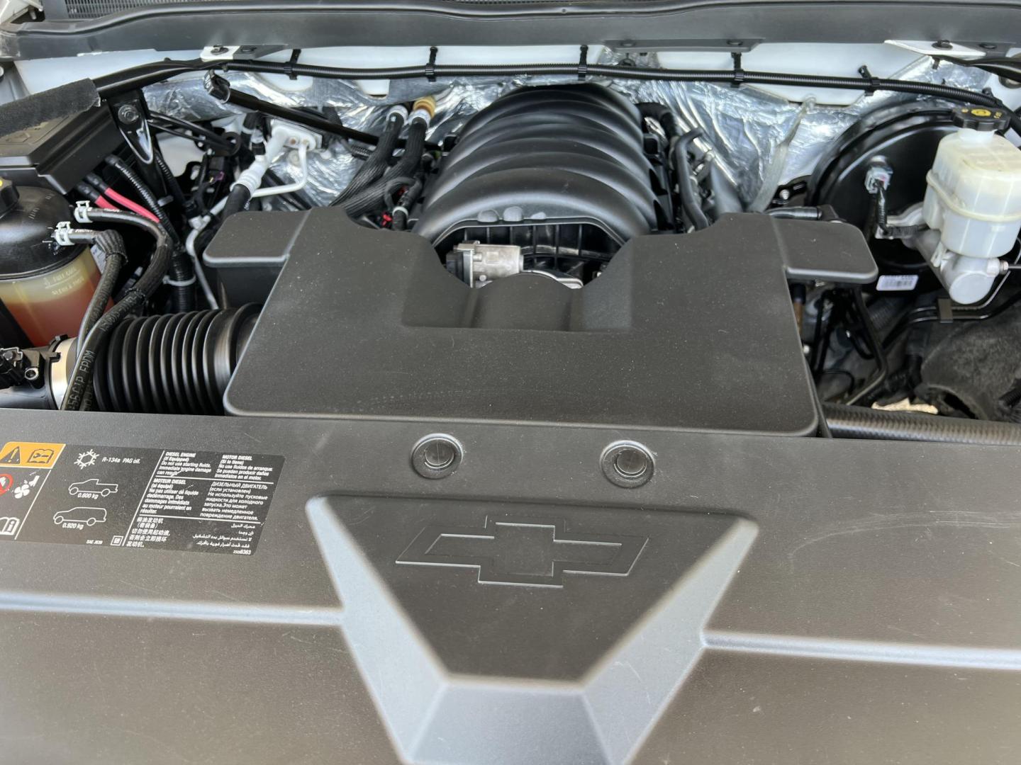 2015 White /Gray Chevrolet Silverado 1500 LT (1GCRCREC6FZ) with an 5.3L V8 OHV 16V engine, 6-Speed Automatic transmission, located at 4520 Airline Hwy, Baton Rouge, LA, 70805, (225) 357-1497, 30.509325, -91.145432 - 2015 Chevy Silverado Double Cab LT 5.3 V8 Gas, 238K Miles, Power Windows, Locks & Mirrors, 6 Passenger Seating, A/C & Heat, Rear Camera, Spray In Liner, Towing Package, Truck Does Have Minor Dents & Scratches. FOR INFORMATION, PLEASE CONTACT JEFF AT 225-413-0981 CHECK OUT OUR A+ RATING WITH THE B - Photo#9