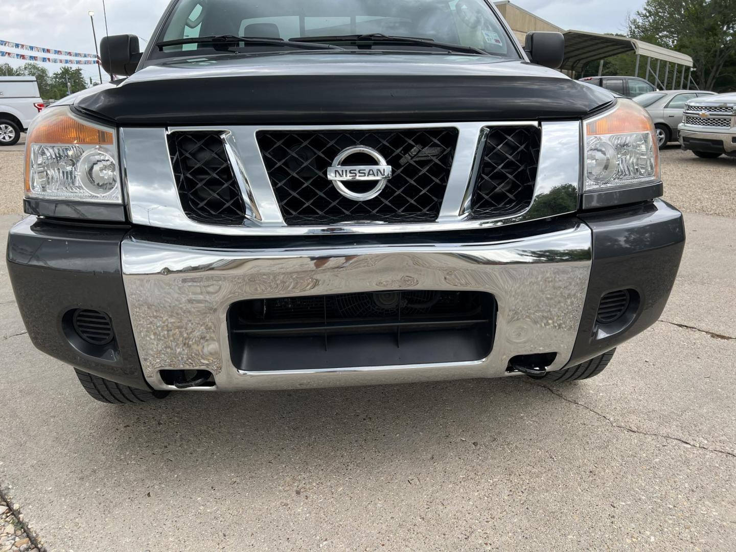 2008 Dark Gray /Gray Nissan Titan SE (1N6BA06F98N) with an 5.6L V8 engine, 5-Speed Automatic Overdrive transmission, located at 4520 Airline Hwy, Baton Rouge, LA, 70805, (225) 357-1497, 30.509325, -91.145432 - 2008 Nissan Titan King Cab SE 4WD 5.6L Gas, 215K Miles, Power Windows, Locks & Mirrors, A/C & Heat, Spray In Liner, Bed Cover, Towing Package, Truck Does Have Minor Dent IN Front Bumper. FOR INFORMATION, PLEASE CONTACT JEFF AT 225-413-0981 CHECK OUT OUR A+ RATING WITH THE BETTER BUSINESS BUREAU WE H - Photo#2