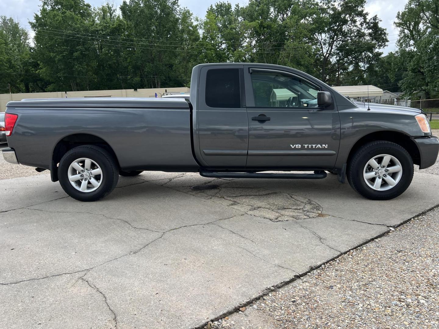 2008 Dark Gray /Gray Nissan Titan SE (1N6BA06F98N) with an 5.6L V8 engine, 5-Speed Automatic Overdrive transmission, located at 4520 Airline Hwy, Baton Rouge, LA, 70805, (225) 357-1497, 30.509325, -91.145432 - 2008 Nissan Titan King Cab SE 4WD 5.6L Gas, 215K Miles, Power Windows, Locks & Mirrors, A/C & Heat, Spray In Liner, Bed Cover, Towing Package, Truck Does Have Minor Dent IN Front Bumper. FOR INFORMATION, PLEASE CONTACT JEFF AT 225-413-0981 CHECK OUT OUR A+ RATING WITH THE BETTER BUSINESS BUREAU WE H - Photo#4