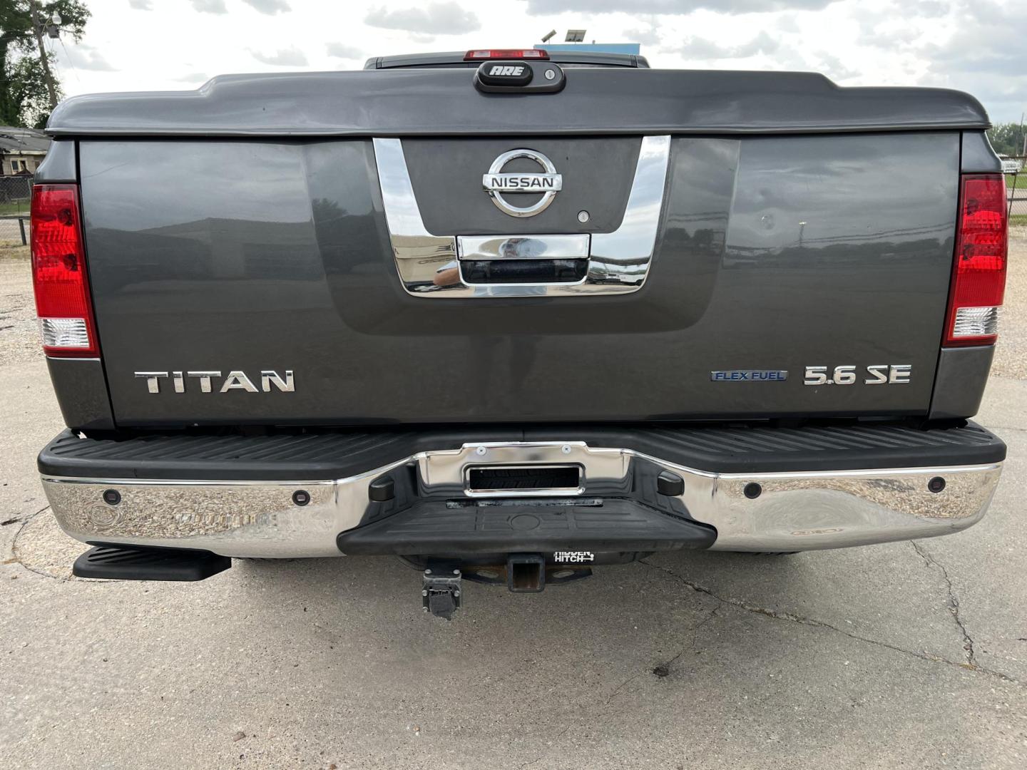 2008 Dark Gray /Gray Nissan Titan SE (1N6BA06F98N) with an 5.6L V8 engine, 5-Speed Automatic Overdrive transmission, located at 4520 Airline Hwy, Baton Rouge, LA, 70805, (225) 357-1497, 30.509325, -91.145432 - 2008 Nissan Titan King Cab SE 4WD 5.6L Gas, 215K Miles, Power Windows, Locks & Mirrors, A/C & Heat, Spray In Liner, Bed Cover, Towing Package, Truck Does Have Minor Dent IN Front Bumper. FOR INFORMATION, PLEASE CONTACT JEFF AT 225-413-0981 CHECK OUT OUR A+ RATING WITH THE BETTER BUSINESS BUREAU WE H - Photo#6
