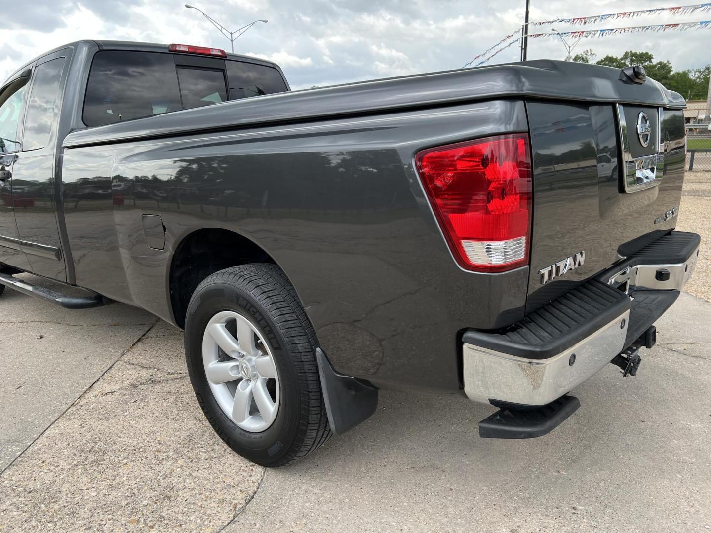 2008 Dark Gray /Gray Nissan Titan SE (1N6BA06F98N) with an 5.6L V8 engine, 5-Speed Automatic Overdrive transmission, located at 4520 Airline Hwy, Baton Rouge, LA, 70805, (225) 357-1497, 30.509325, -91.145432 - 2008 Nissan Titan King Cab SE 4WD 5.6L Gas, 215K Miles, Power Windows, Locks & Mirrors, A/C & Heat, Spray In Liner, Bed Cover, Towing Package, Truck Does Have Minor Dent IN Front Bumper. FOR INFORMATION, PLEASE CONTACT JEFF AT 225-413-0981 CHECK OUT OUR A+ RATING WITH THE BETTER BUSINESS BUREAU WE H - Photo#7