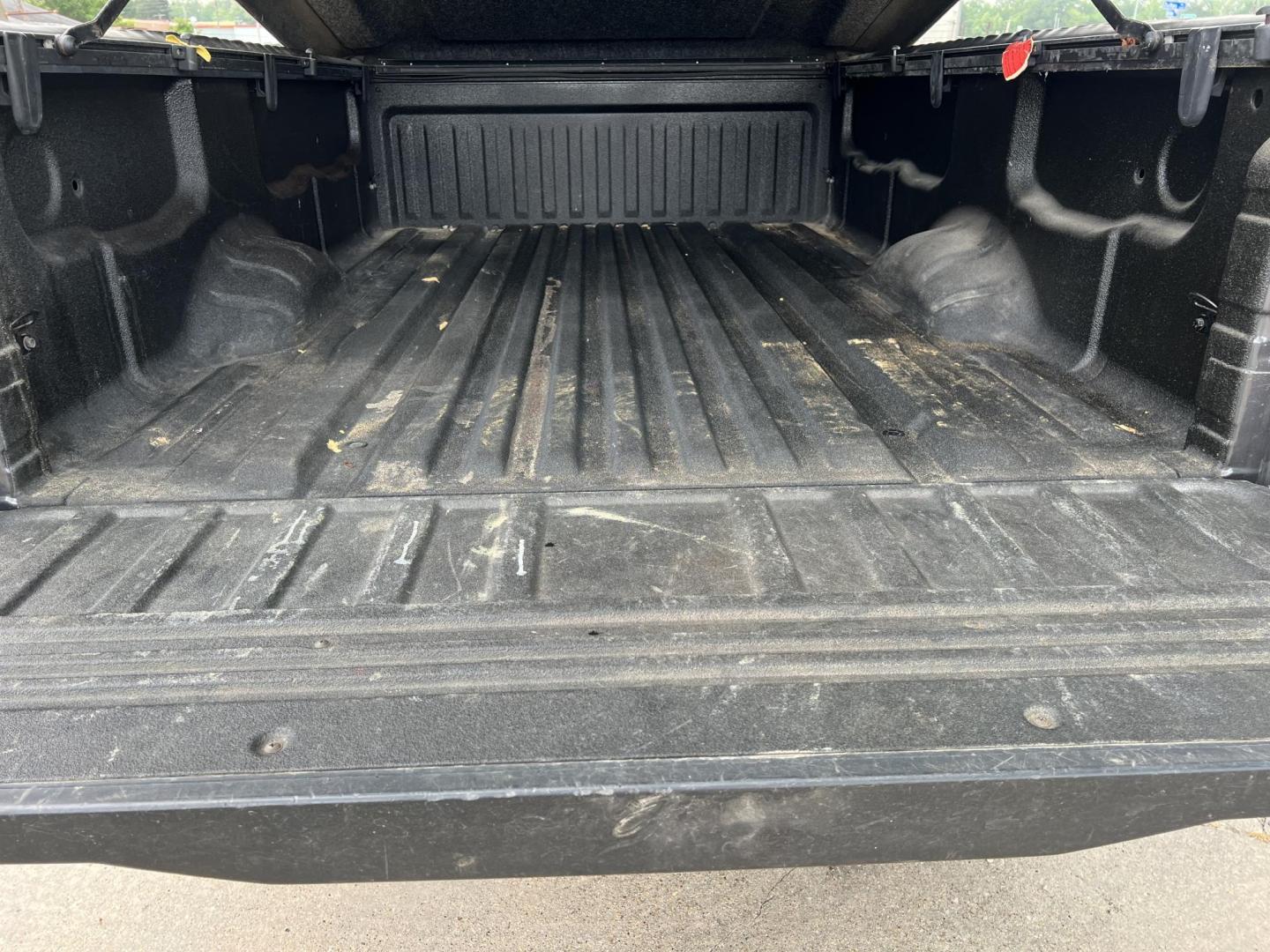 2008 Dark Gray /Gray Nissan Titan SE (1N6BA06F98N) with an 5.6L V8 engine, 5-Speed Automatic Overdrive transmission, located at 4520 Airline Hwy, Baton Rouge, LA, 70805, (225) 357-1497, 30.509325, -91.145432 - 2008 Nissan Titan King Cab SE 4WD 5.6L Gas, 215K Miles, Power Windows, Locks & Mirrors, A/C & Heat, Spray In Liner, Bed Cover, Towing Package, Truck Does Have Minor Dent IN Front Bumper. FOR INFORMATION, PLEASE CONTACT JEFF AT 225-413-0981 CHECK OUT OUR A+ RATING WITH THE BETTER BUSINESS BUREAU WE H - Photo#8