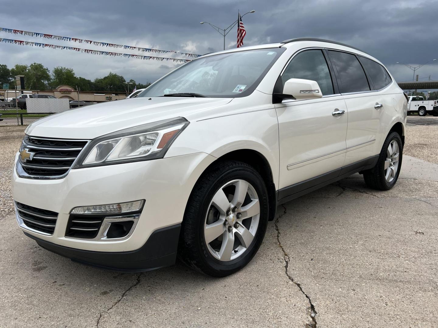 2015 White /Black Chevrolet Traverse LTZ (1GNKRJKD6FJ) with an 3.6L V6 DOHC 24V engine, 6-Speed Automatic transmission, located at 4520 Airline Hwy, Baton Rouge, LA, 70805, (225) 357-1497, 30.509325, -91.145432 - 2015 Chevrolet Traverse LTZ **ONE OWNER & NO ACCIDENTS** 3.6 V6 Gas, 119K Miles, Heated & Cooled Leather, Sunroof, Power Windows, Locks, Mirrors & Lift Gate, 7 Passenger Seating, A/C & Heat, Rear Camera, Towing Package. FOR INFORMATION, PLEASE CONTACT JEFF AT 225-413-0981 CHECK OUT OUR A+ RATING WIT - Photo#0